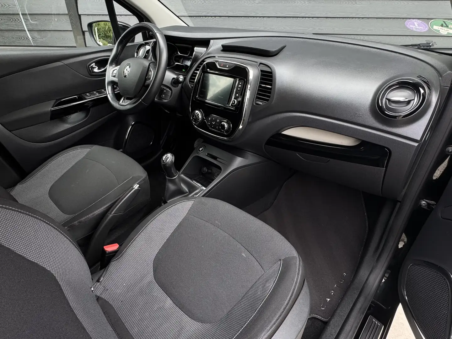 Renault Captur 0.9 TCe 90 pk Dynamique Trekhaak, NAP Zwart - 2
