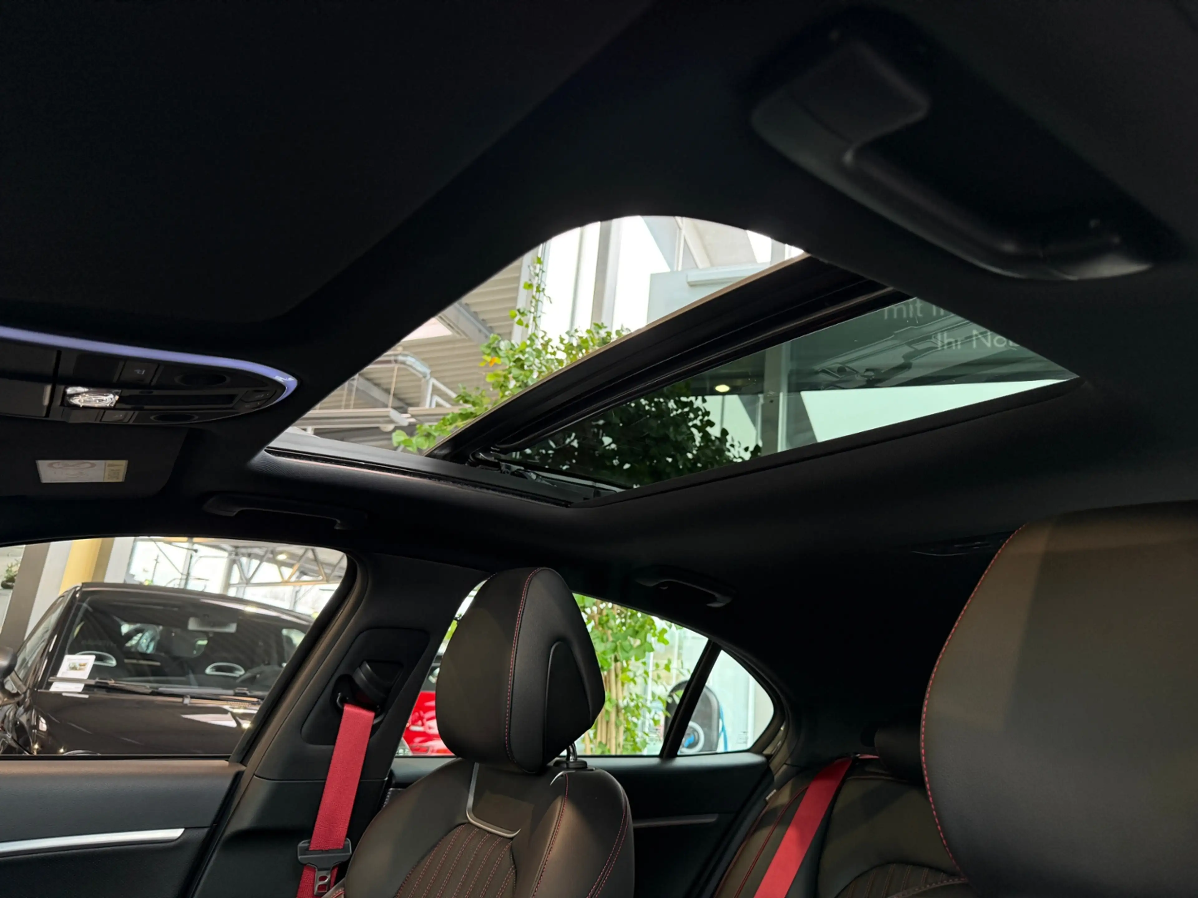Genesis G70 Shooting Brake Sport AWD PANO 360° ACC — photo 12