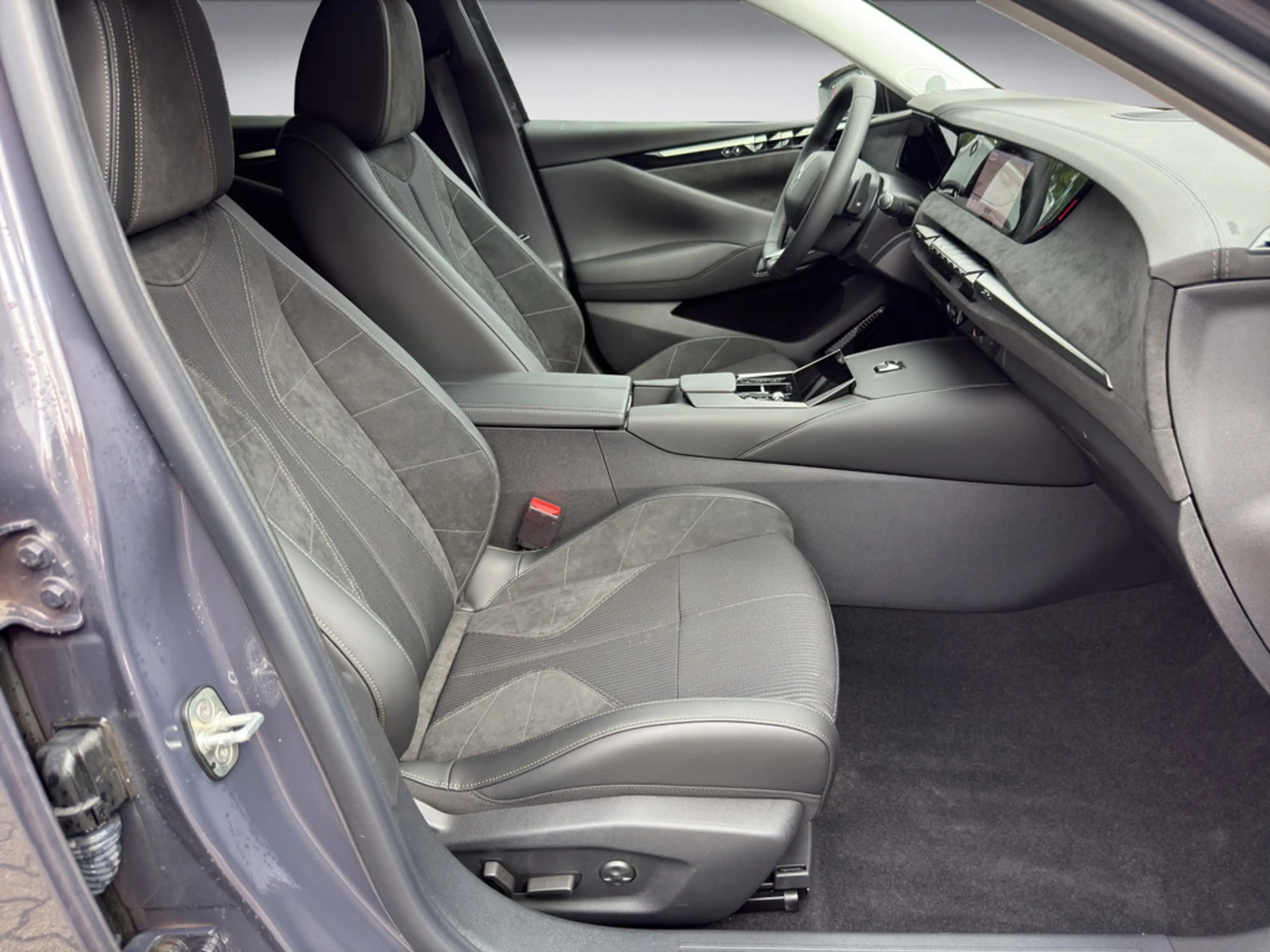 DS Automobiles DS 4 Etoile HDI 130 EAT8 NAVI LED HUD *AHK* — photo 11