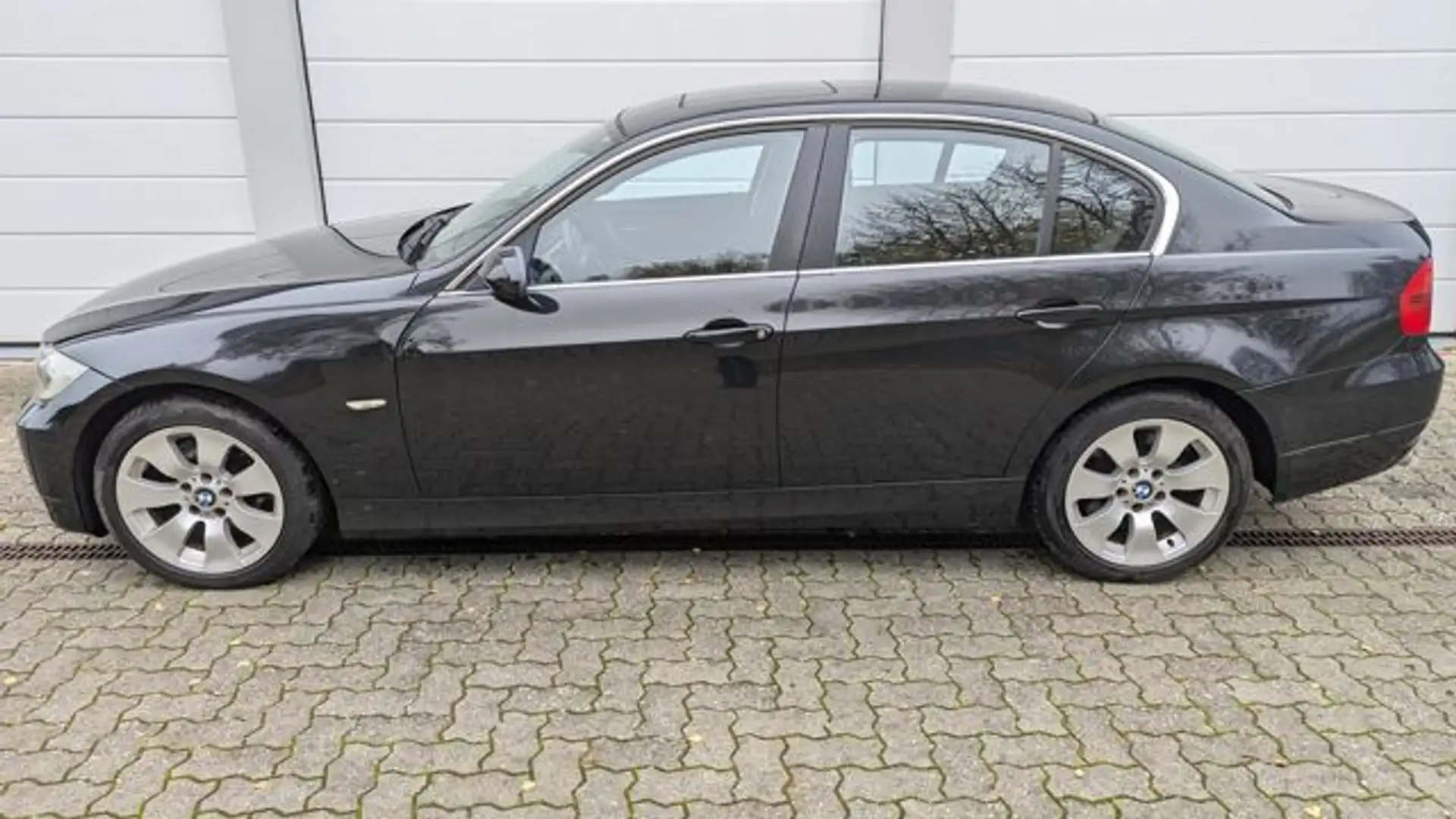 BMW 325 d Limousine*137.335 Km Scheckheft*1 Hand* Schwarz - 2