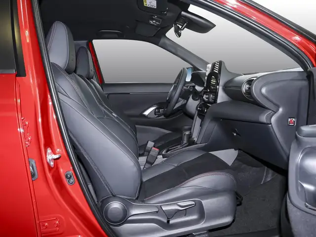 Toyota Yaris Cross view 3