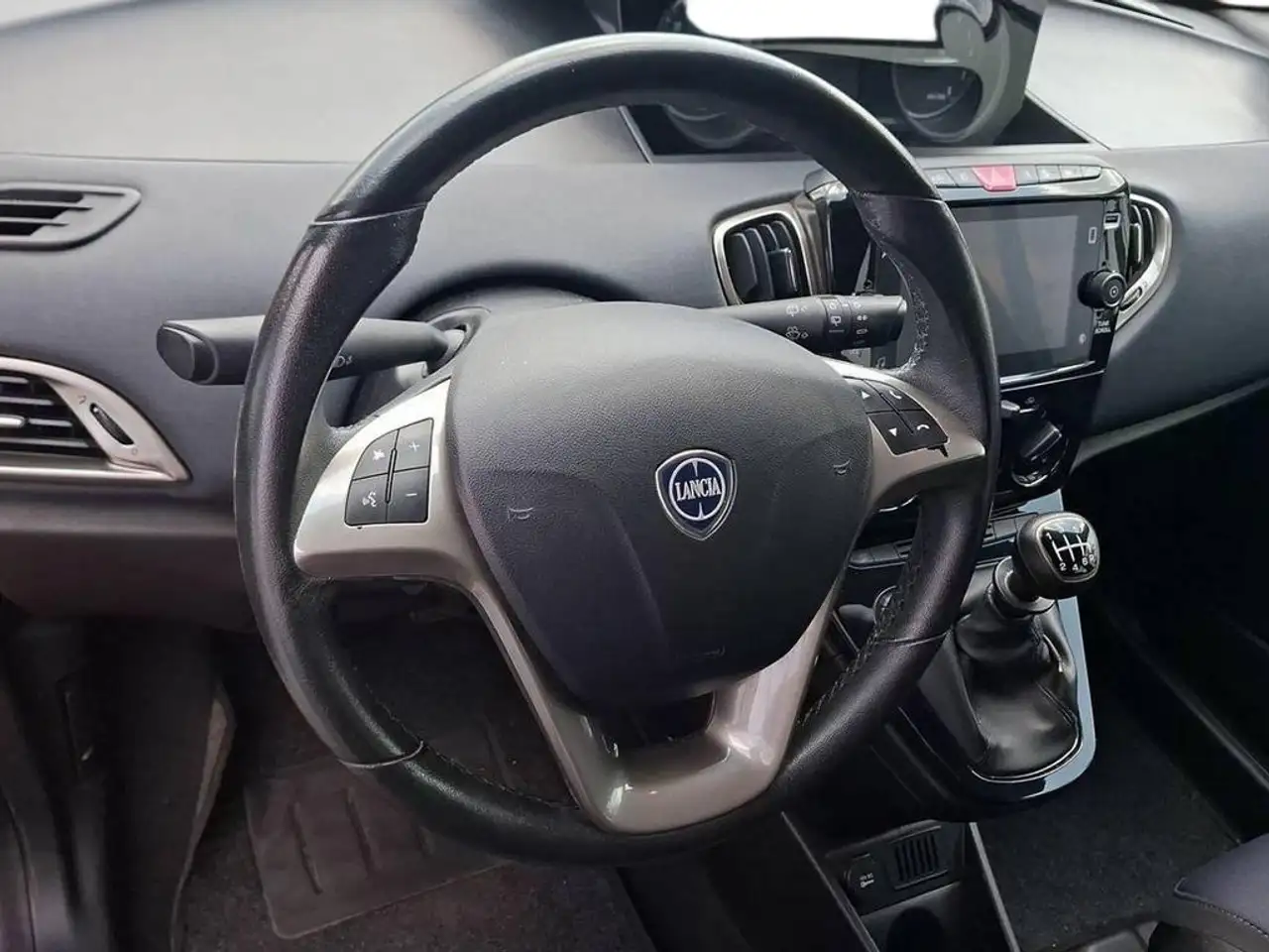 Lancia Ypsilon 2021 — фото 10
