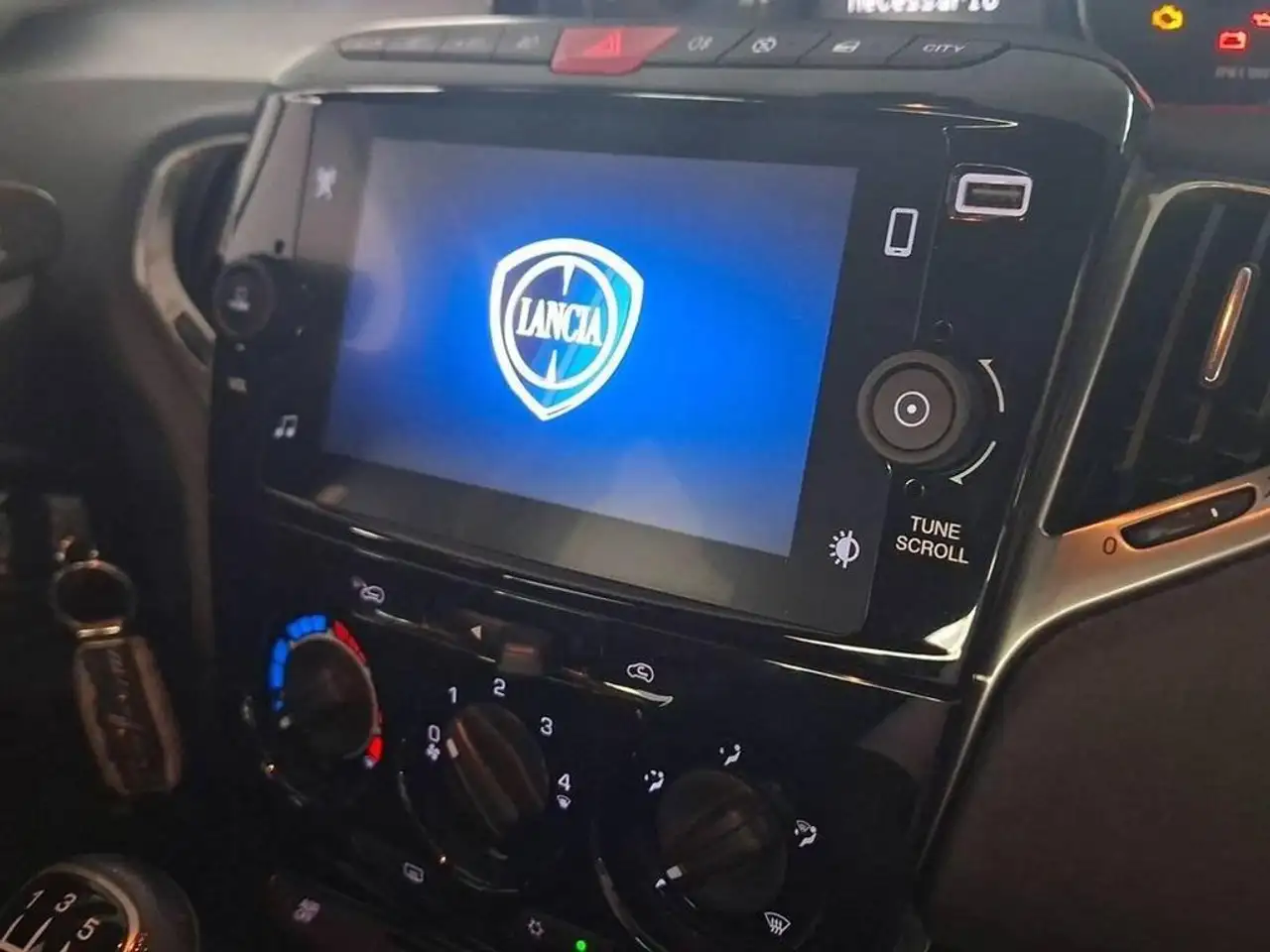 Lancia Ypsilon 2021 — фото 7