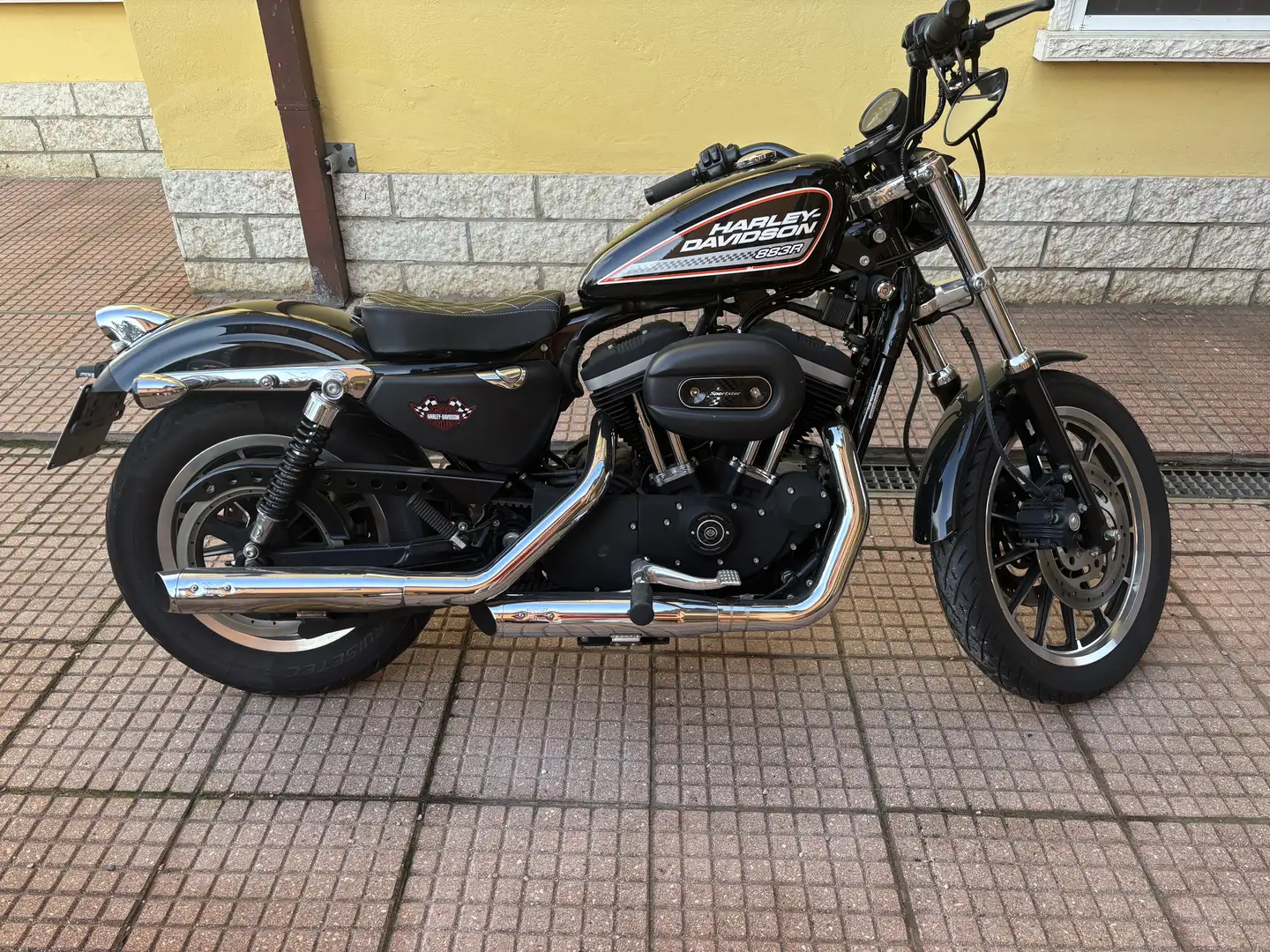 Harley-Davidson Sportster 883 Negro - 1