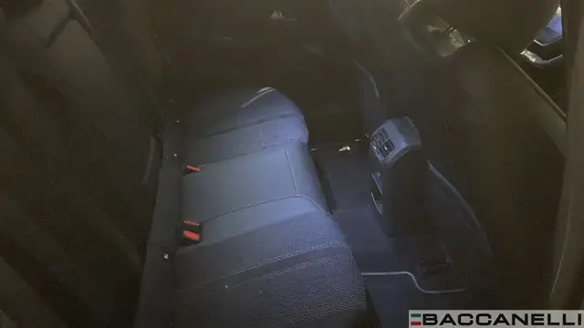 Peugeot 308 view 9