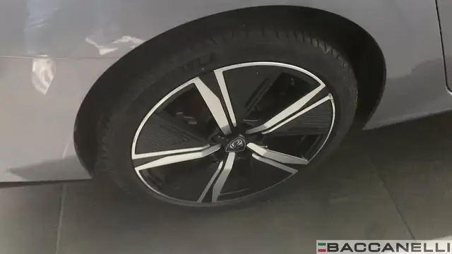 Peugeot 308 view 8
