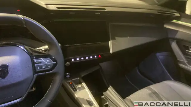 Peugeot 308 view 11
