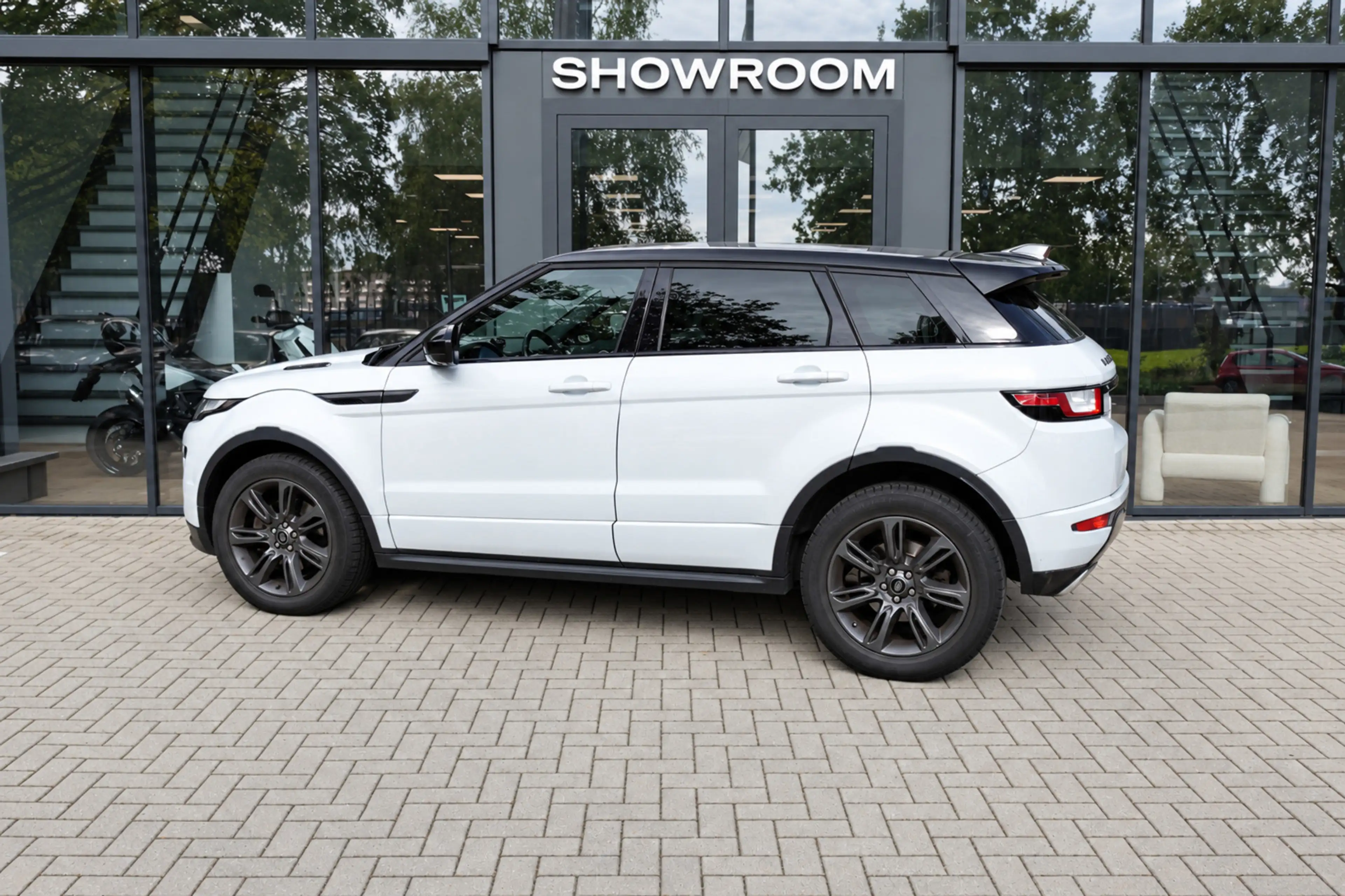 Land Rover Range Rover Evoque 2.0 TD4 SE Dynamic PANO KEYLESS CAM — photo 2