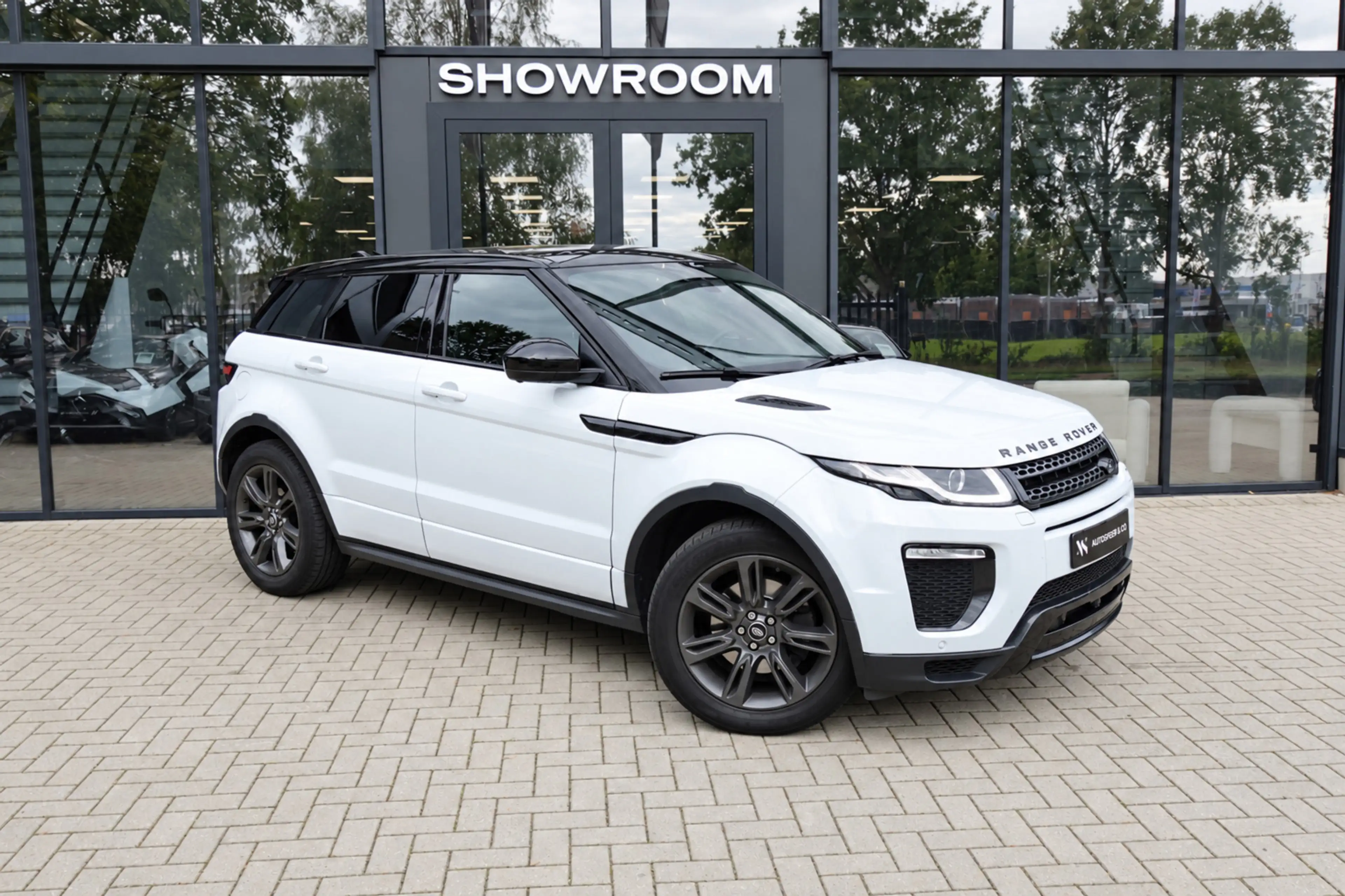 Land Rover Range Rover Evoque 2.0 TD4 SE Dynamic PANO KEYLESS CAM — photo 3