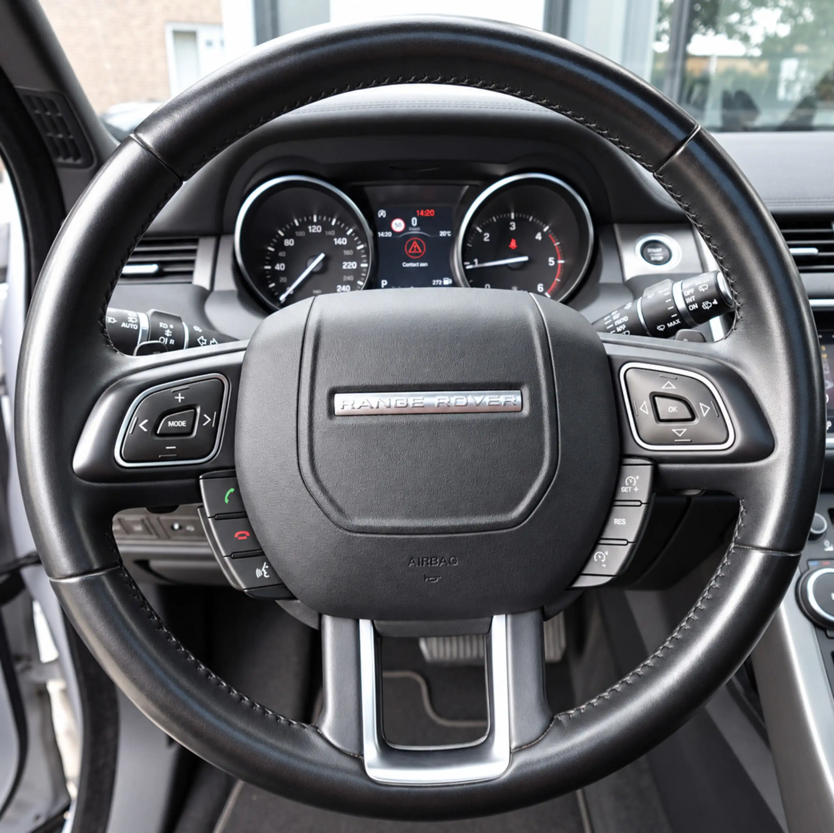 Land Rover Range Rover Evoque 2.0 TD4 SE Dynamic PANO KEYLESS CAM — photo 11