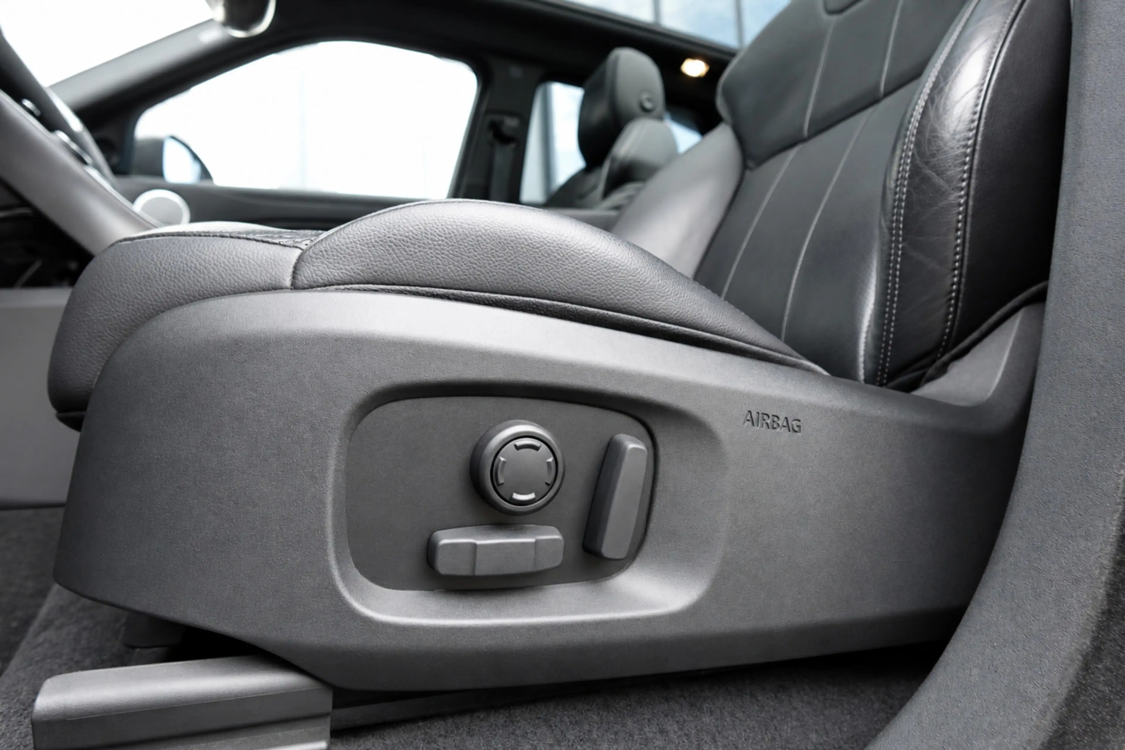 Land Rover Range Rover Evoque 2.0 TD4 SE Dynamic PANO KEYLESS CAM — photo 6