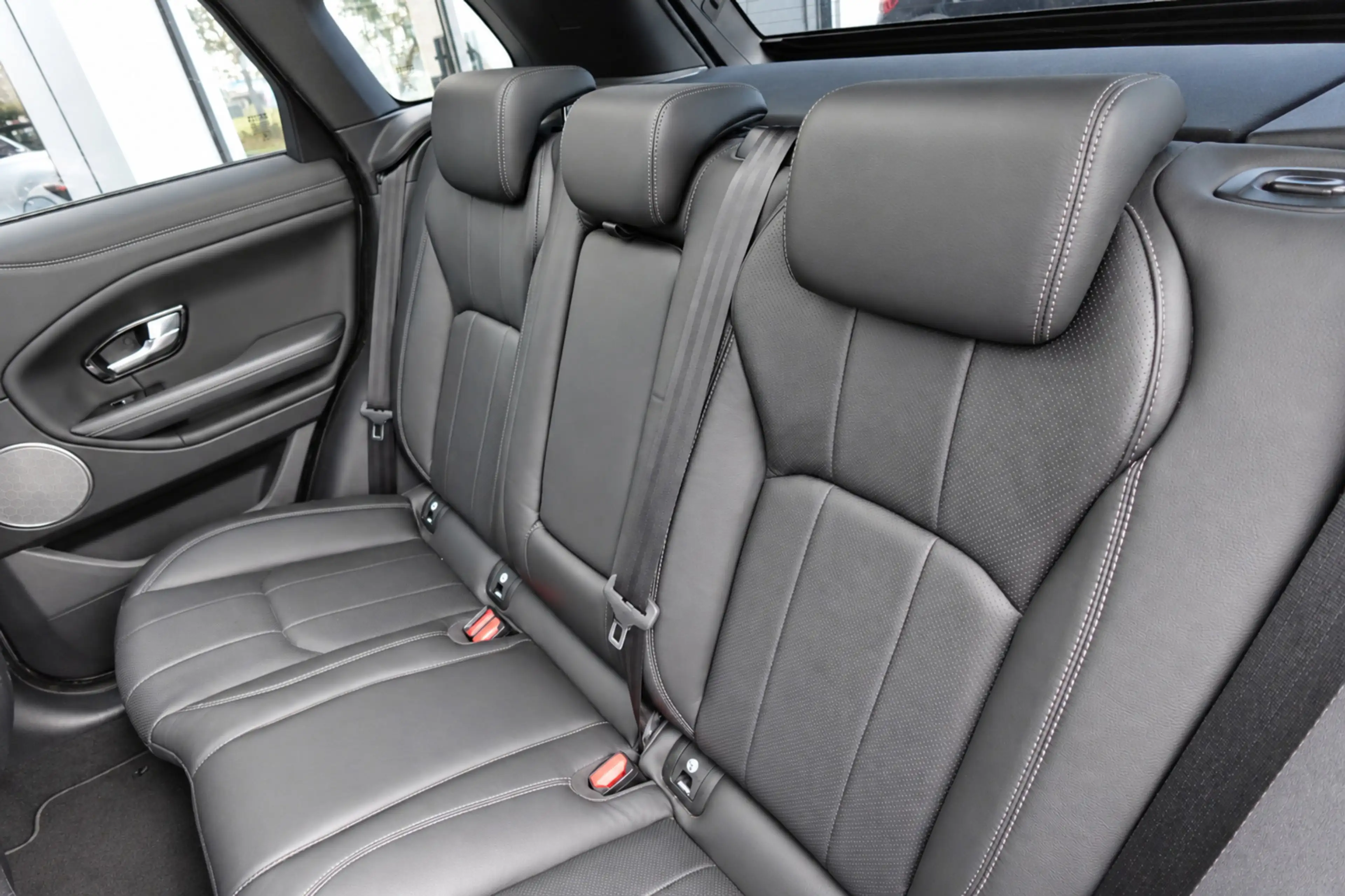 Land Rover Range Rover Evoque 2.0 TD4 SE Dynamic PANO KEYLESS CAM — photo 7