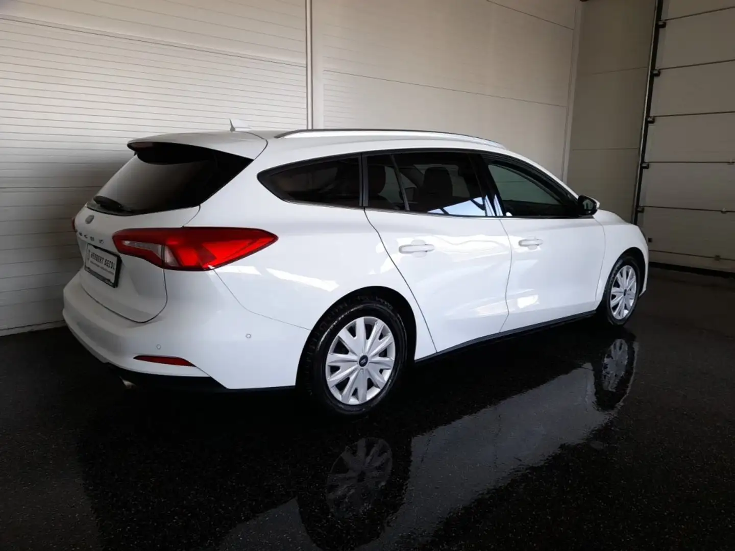 Ford Focus Traveller 1,5 EcoBlue Cool&Connect Aut. *LED / NAVI / AHV & KAMERA / TEMPOMAT / SITZHZG / 2-ZONEN KLIMA* Weiß - 2
