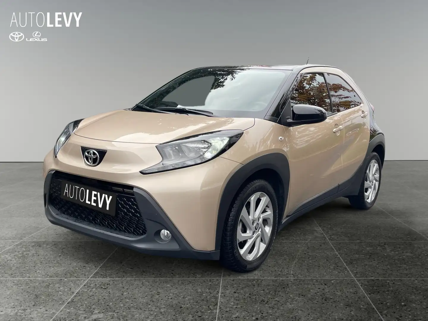 Toyota Aygo X 1.0 Pulse Aut. *CARPLAY*AA*ACC*SHZ* Beige - 2