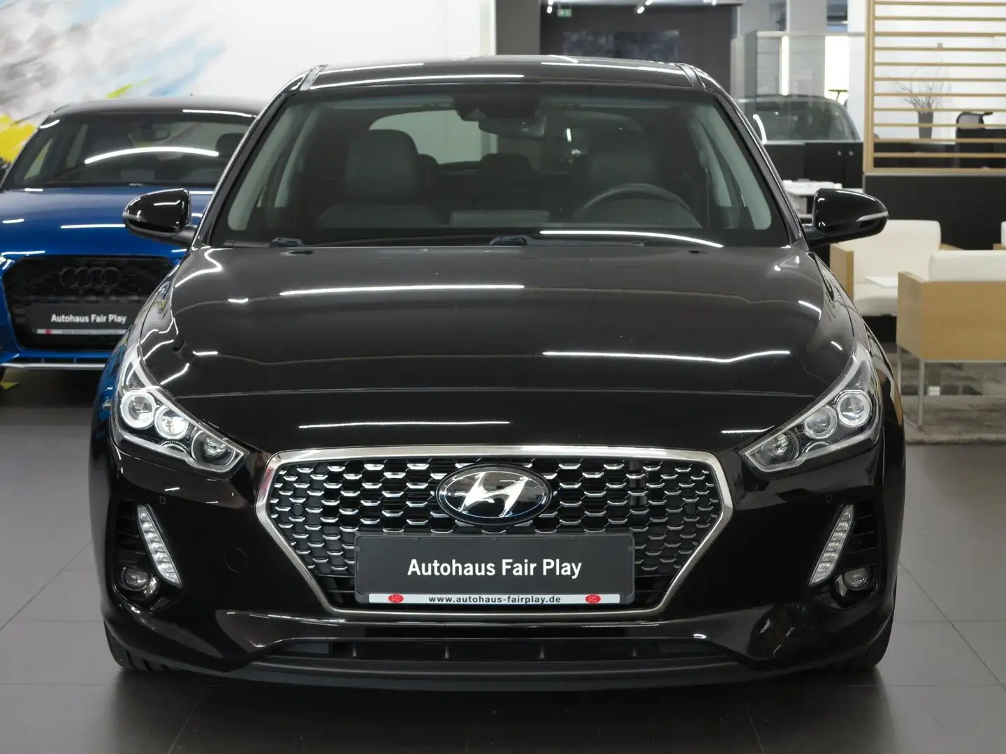 Hyundai i30 1.4 Aut. Premium NAVI/SITZKLIMA/LEDER/U-FREI Schwarz - 2