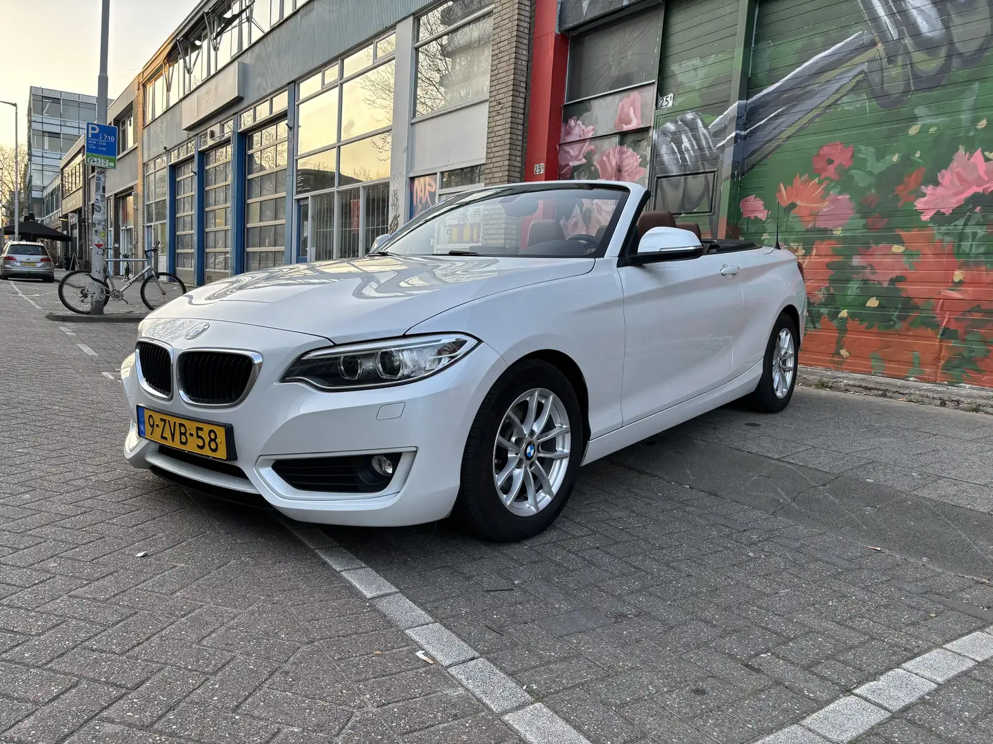 BMW 220 BMW 220i Cabrio - Stoelverwarming - NL Auto Wit - 2