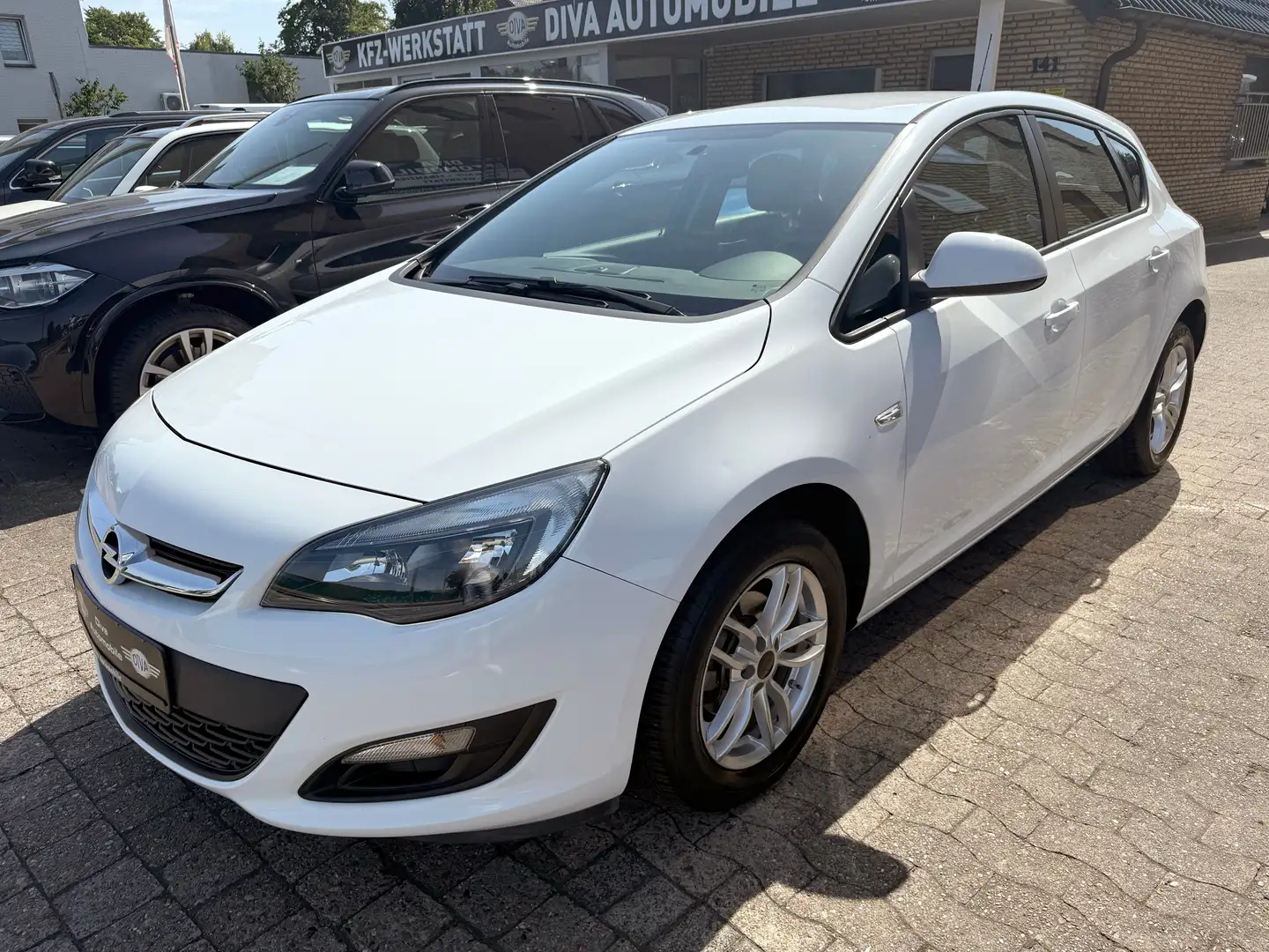 Opel Astra J 1.6 Limousine Selection erst 70Tkm Blanc - 1