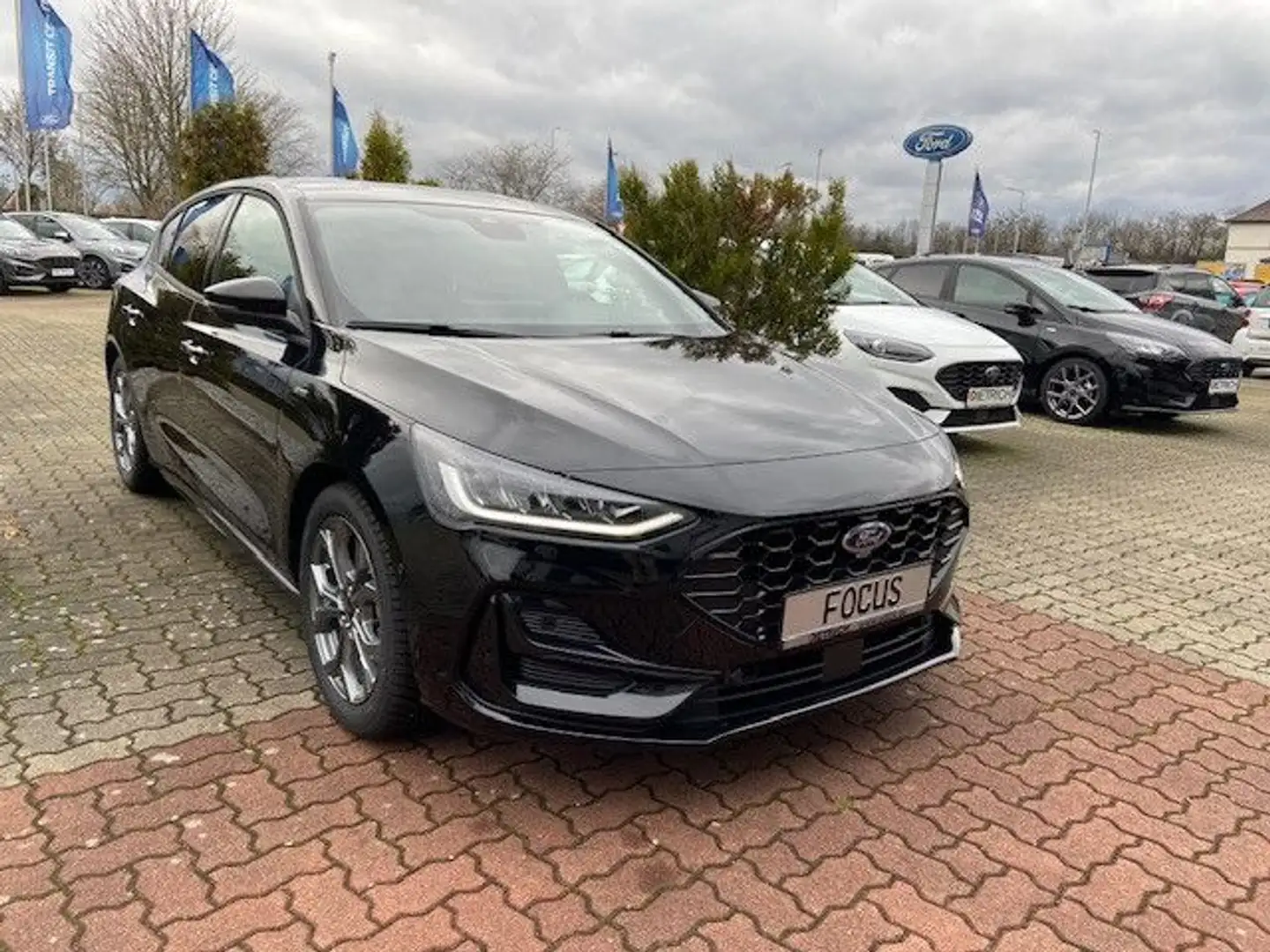 Ford Focus ST-Line 125PS *Winter- & EasyParkingPaket* Schwarz - 2