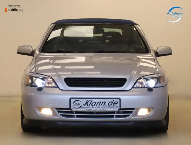 Opel Astra view 3