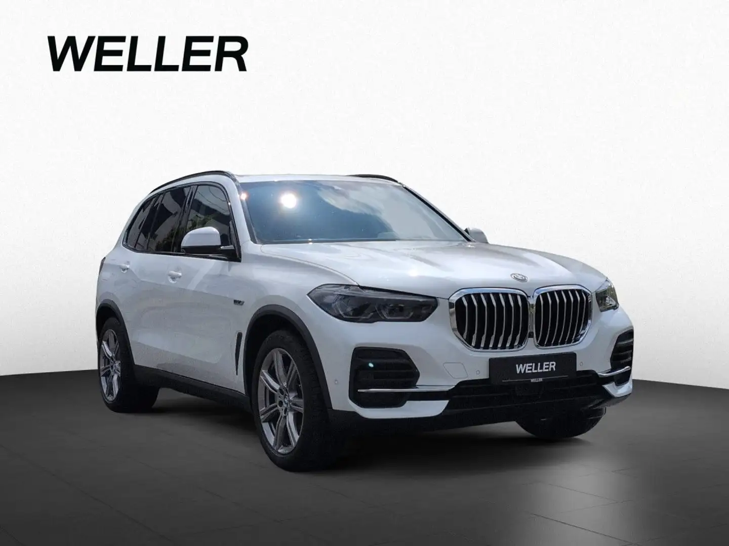 BMW X5 xDr. 45e Laser Massage 2-Achs-Luft Pano AHK HUD Biały - 2