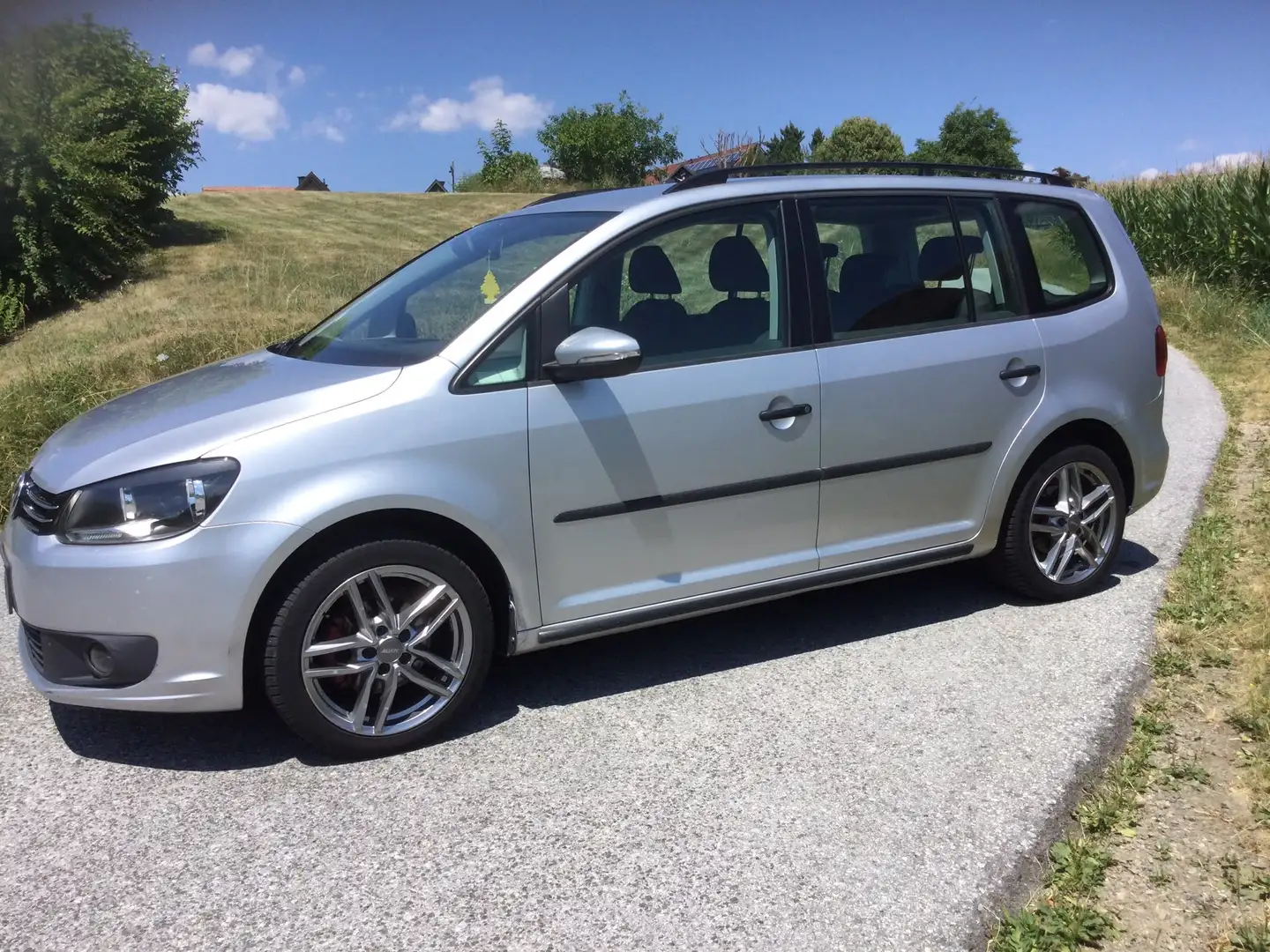 Volkswagen Touran Trendline 1,6 BMT TDI DPF Pickerl bis 12/2026+4 M. - 2
