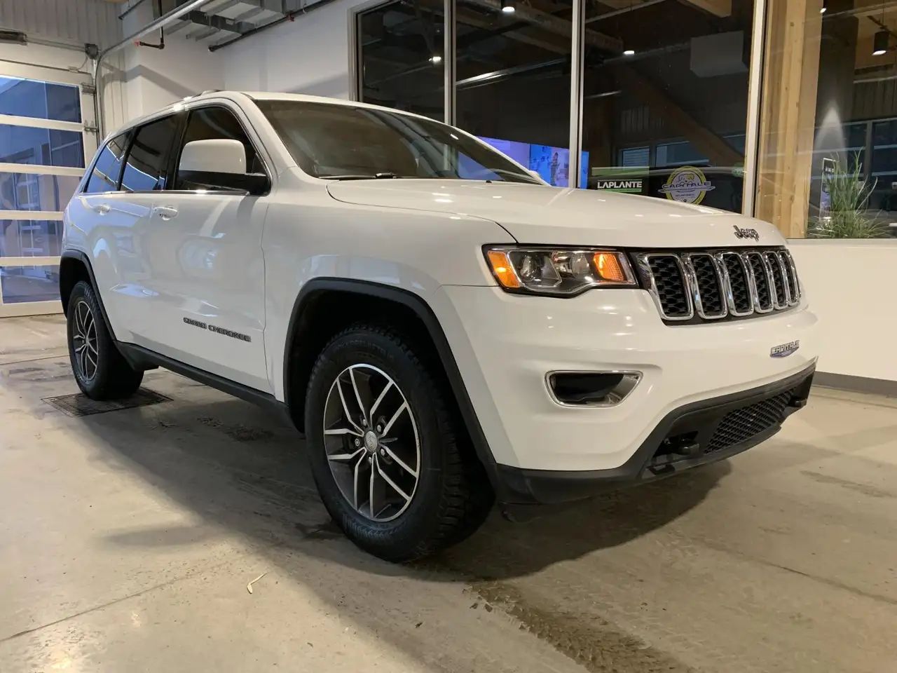 Jeep Grand Cherokee снимка Jeep Grand Cherokee