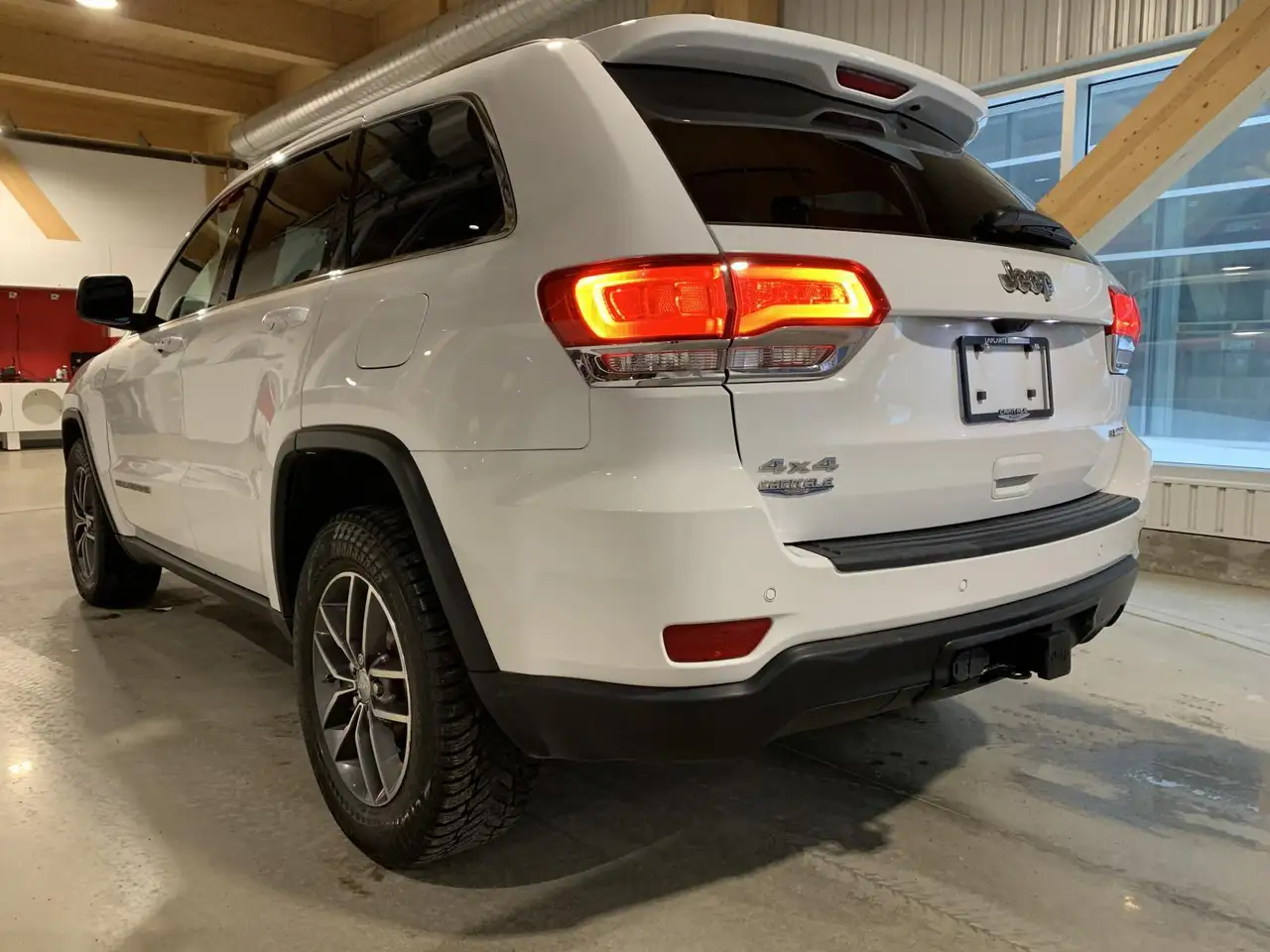 Jeep Grand Cherokee снимка Jeep Grand Cherokee