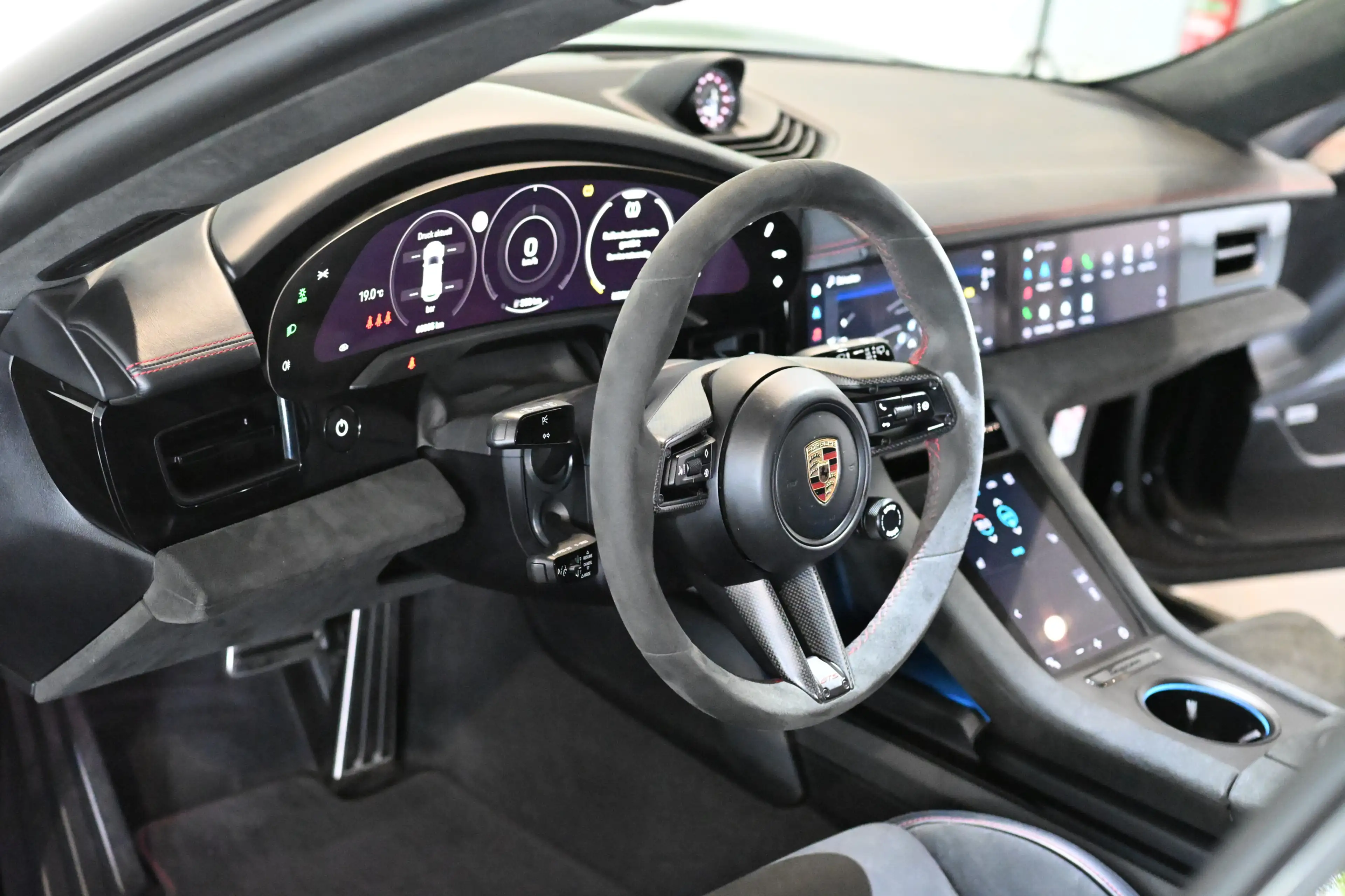 Porsche Taycan Sport Turismo GTS ACC Pano HUD 21-Zoll — photo 8