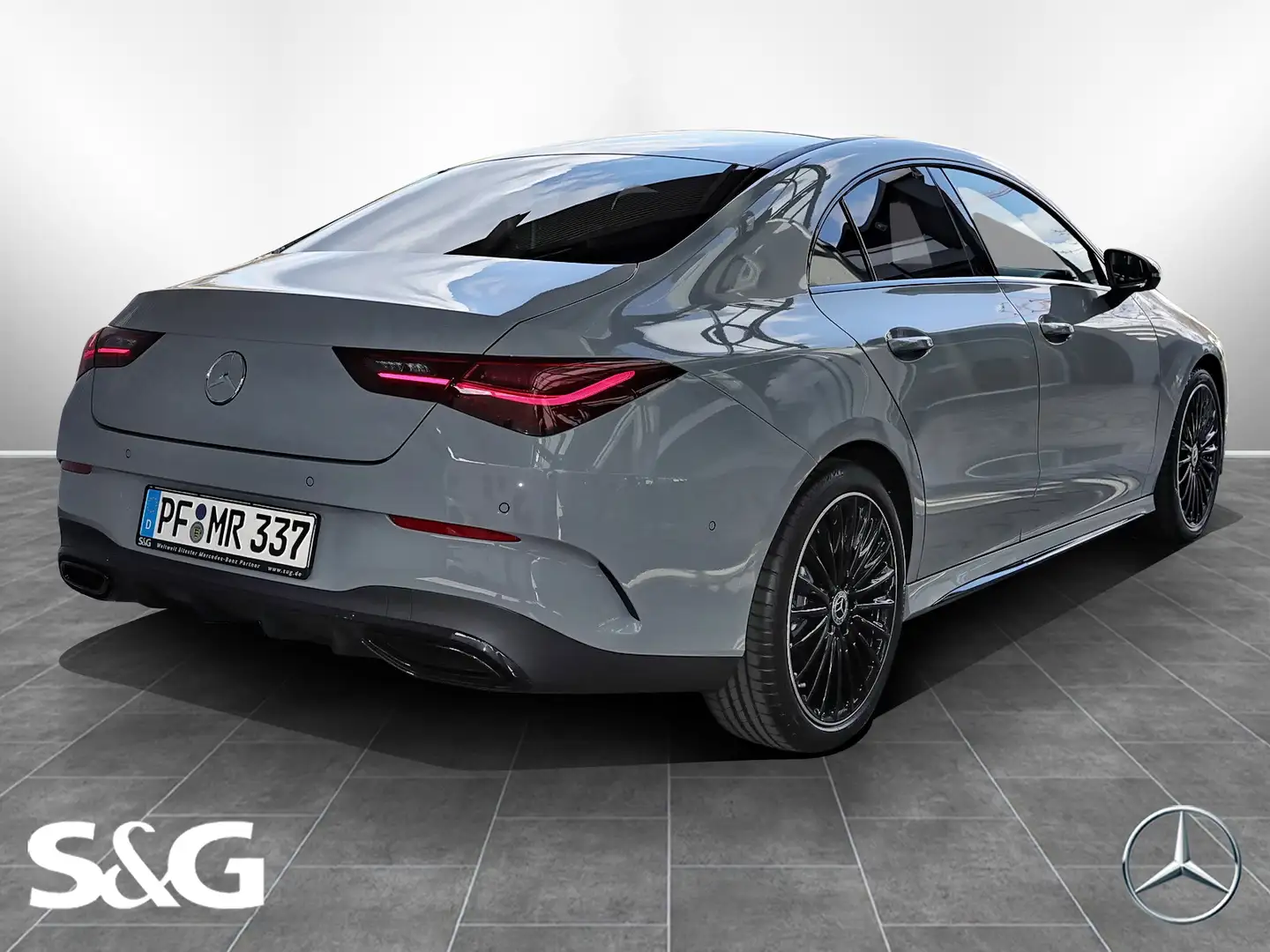 Mercedes-Benz CLA 200 Coupé AMG Spec.Ed+Distr+RüKam+M-LED+Pano Grau - 2