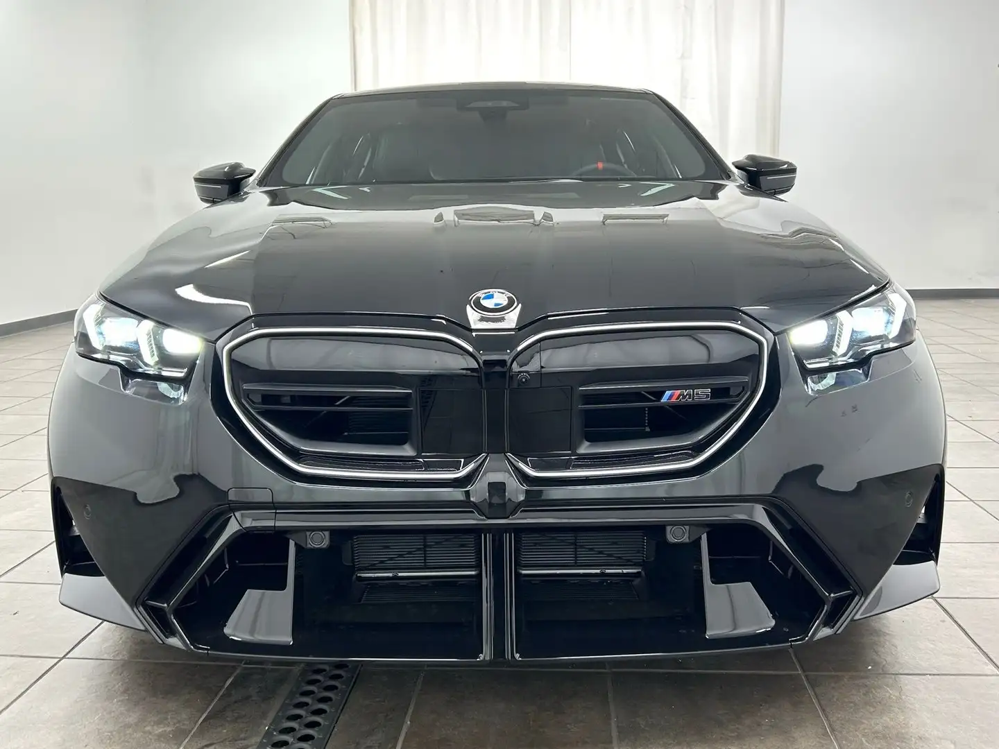 BMW M5 Plug-In Hybrid xDrive Carbon*Pano*B&W Schwarz - 2