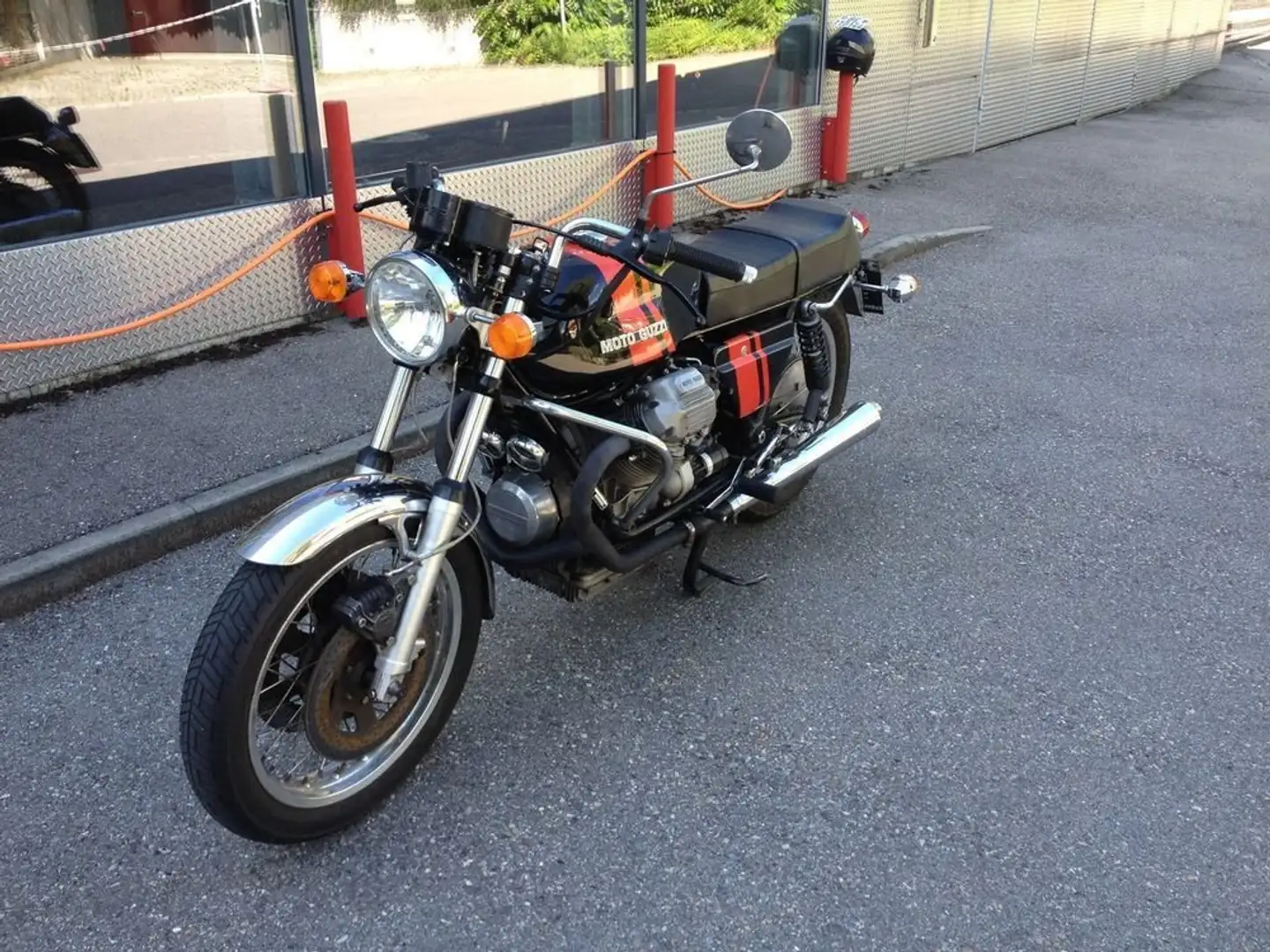 Moto Guzzi 750 S Schwarz - 1