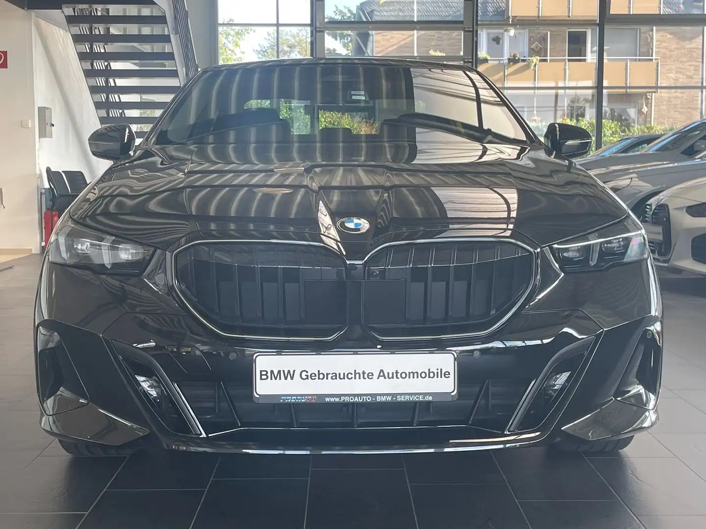 BMW 520 d M Sport Pro 360°/Pano/K.Zg/A-LED/ICONIC/19" Schwarz - 2