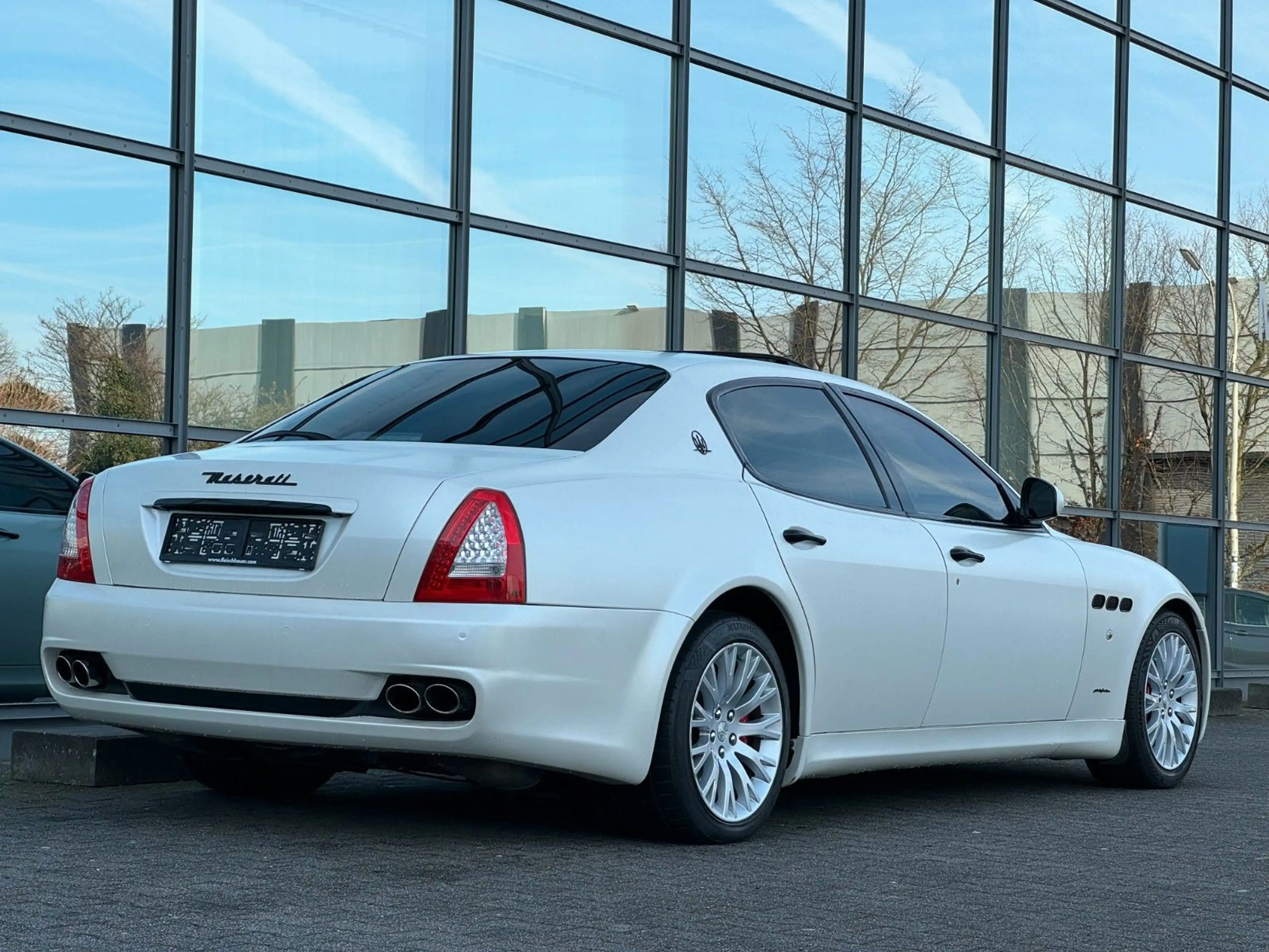 Maserati Quattroporte v8 4.2 SB-Dach PDC Xenon Bose — photo 3