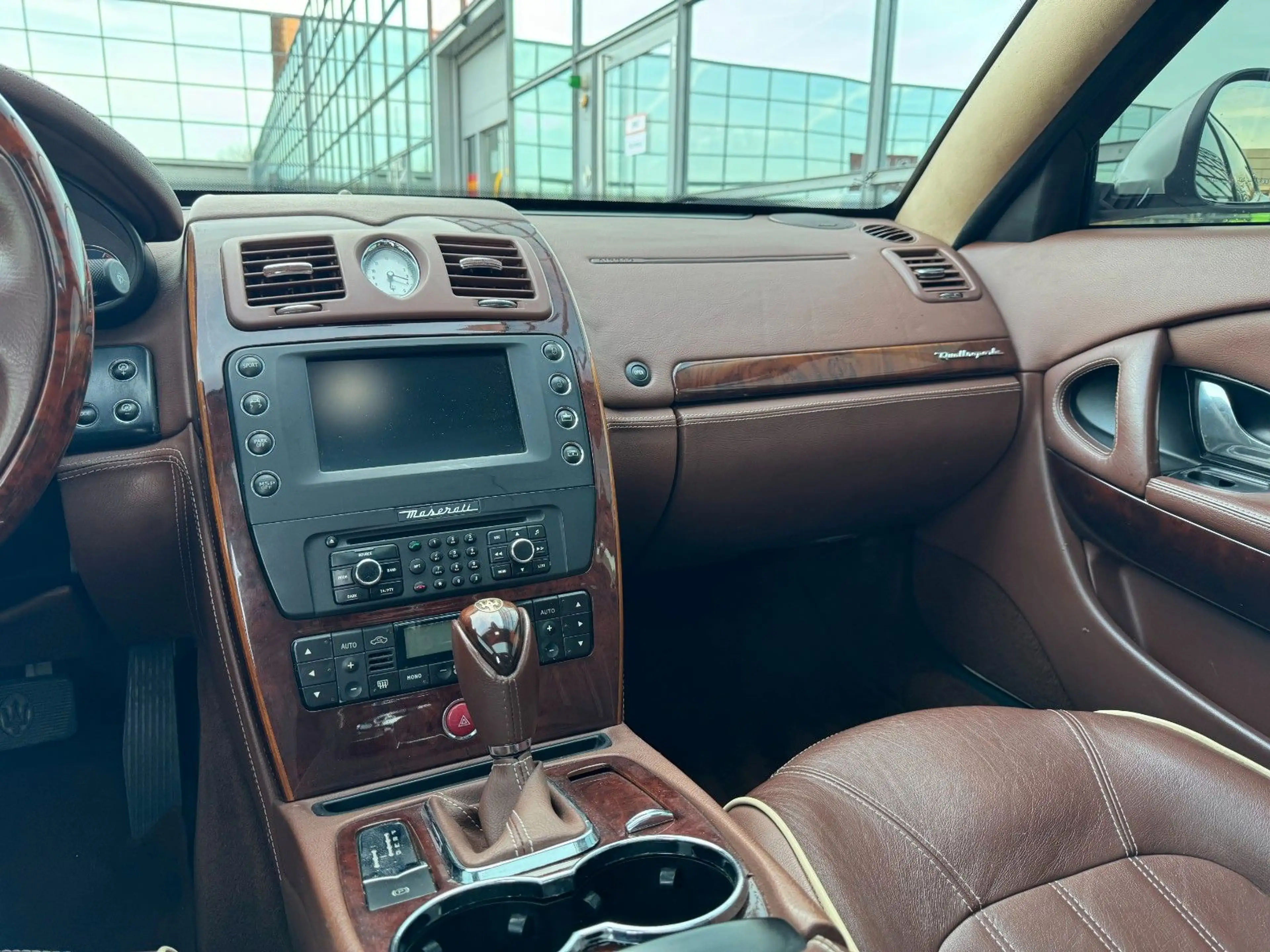 Maserati Quattroporte v8 4.2 SB-Dach PDC Xenon Bose — photo 13