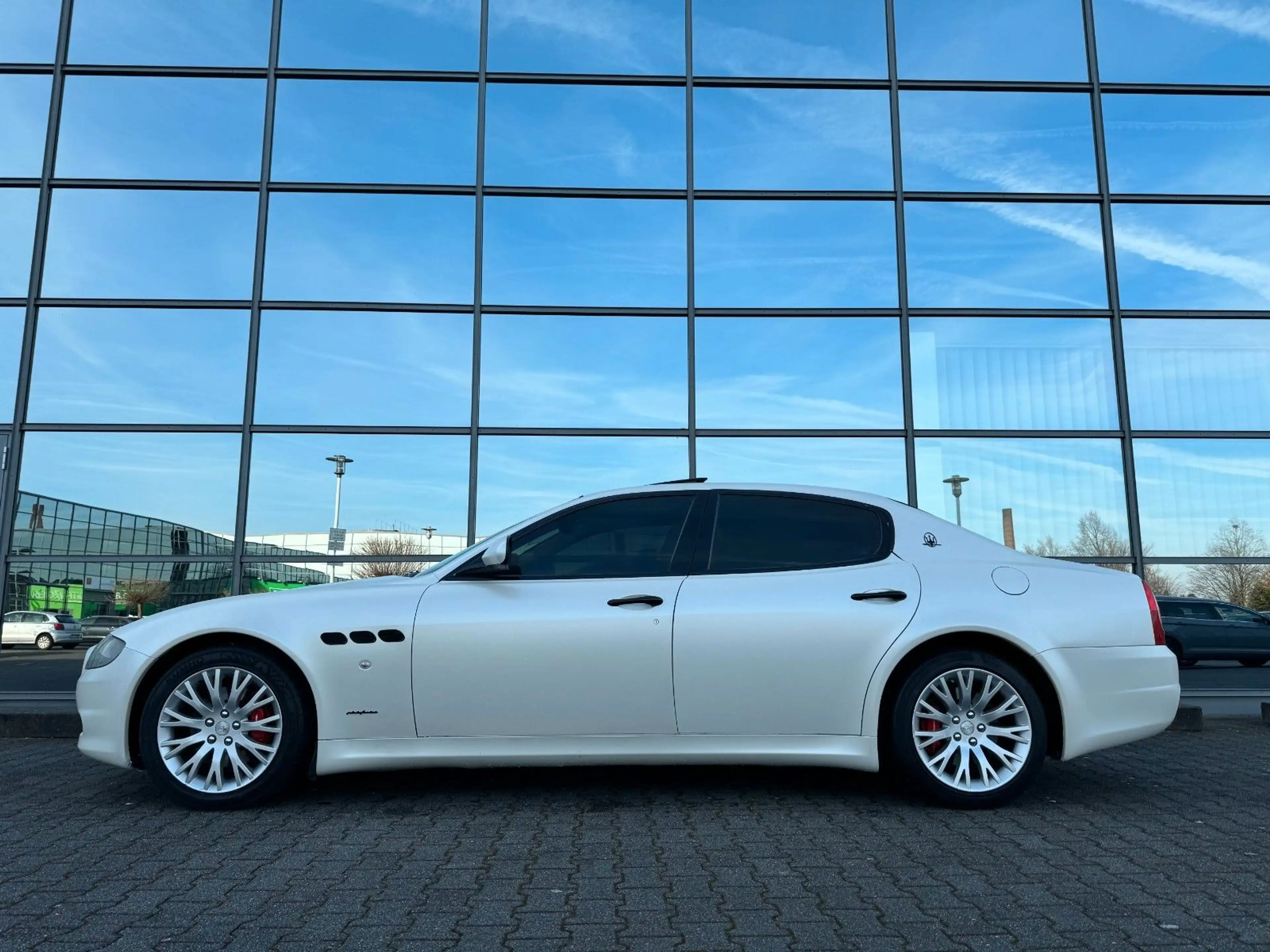 Maserati Quattroporte v8 4.2 SB-Dach PDC Xenon Bose — photo 5