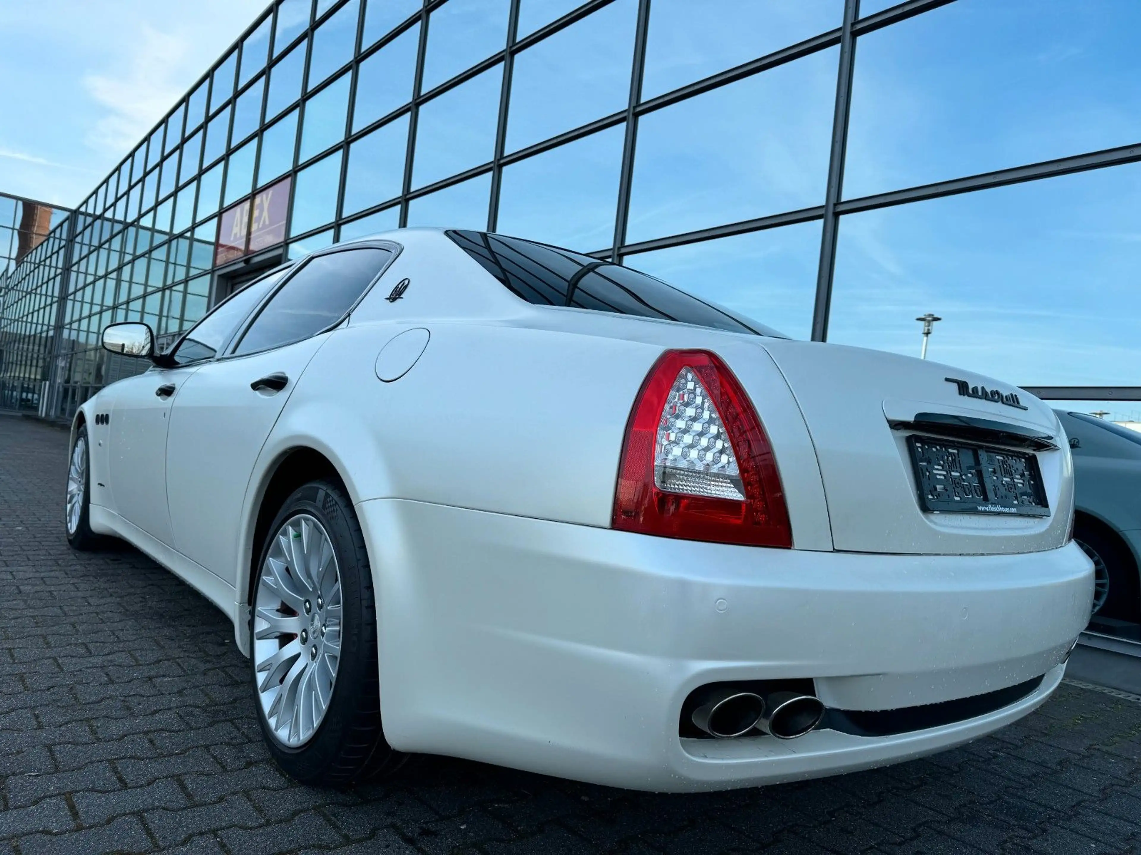 Maserati Quattroporte v8 4.2 SB-Dach PDC Xenon Bose — photo 9