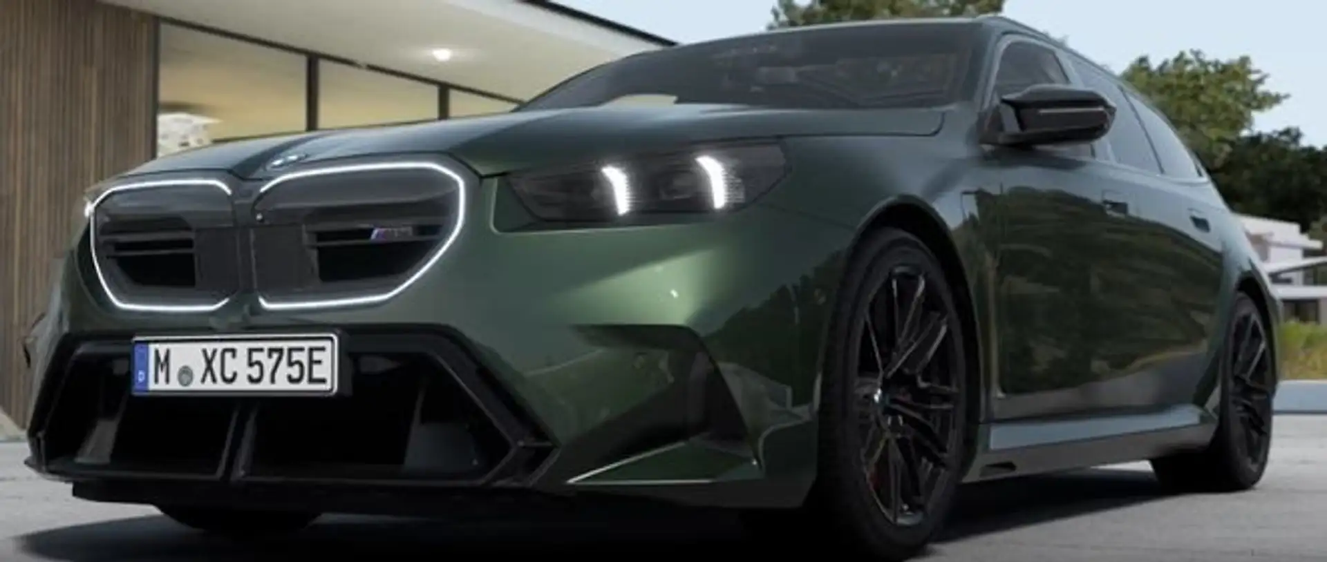 BMW M5 Touring MALACHITGRÜN Glasdach AHK Sitzbelüftung AC Grün - 1
