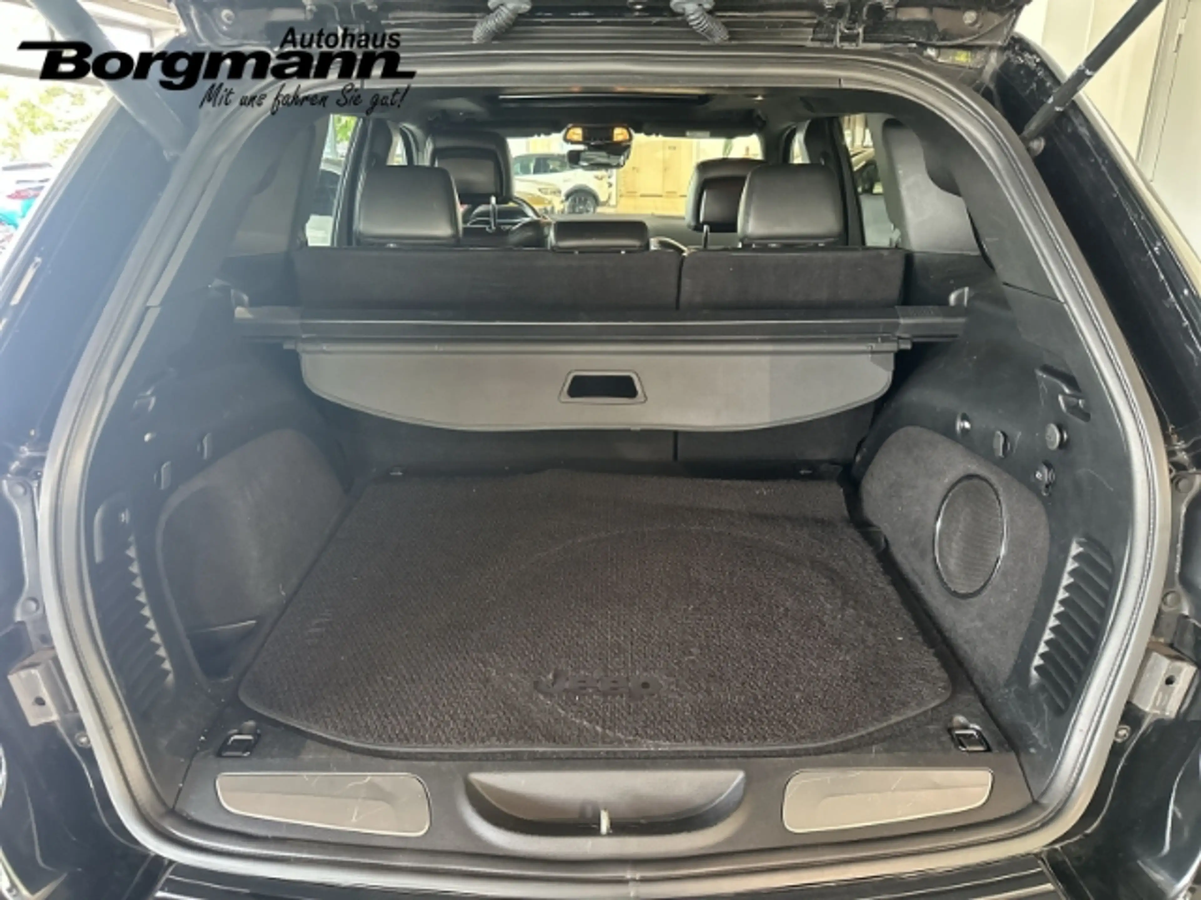 Jeep Grand Cherokee 6.4 V8 HEMI SRT Pano - Kessy - Harman/Kardon — photo 7
