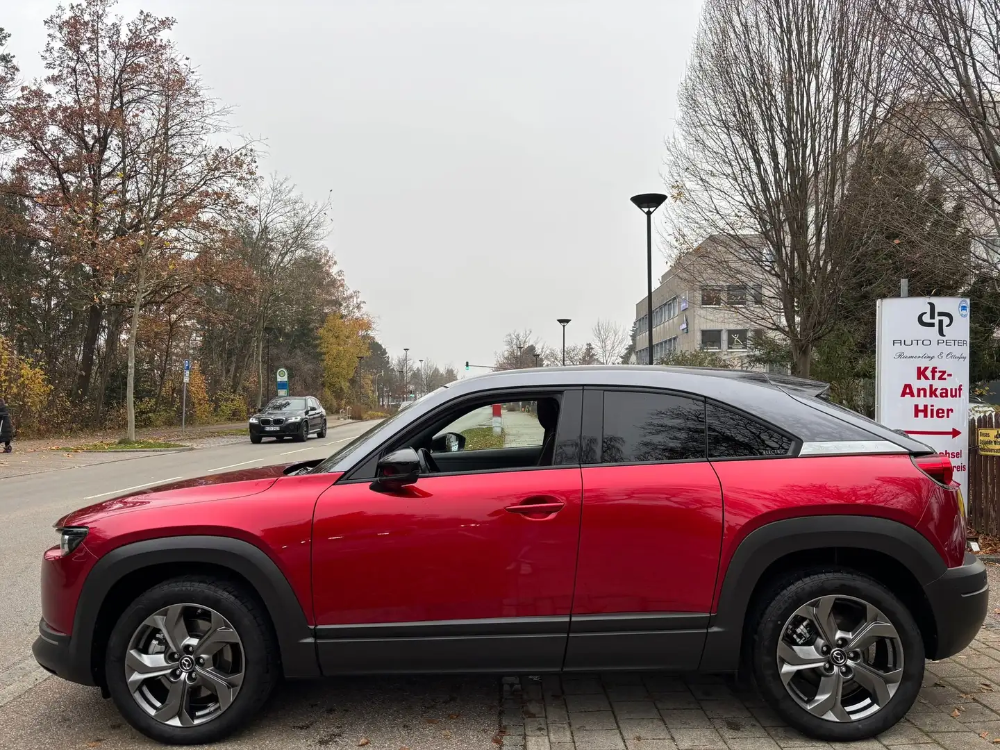 Mazda MX-3 SkyActive Rouge - 2