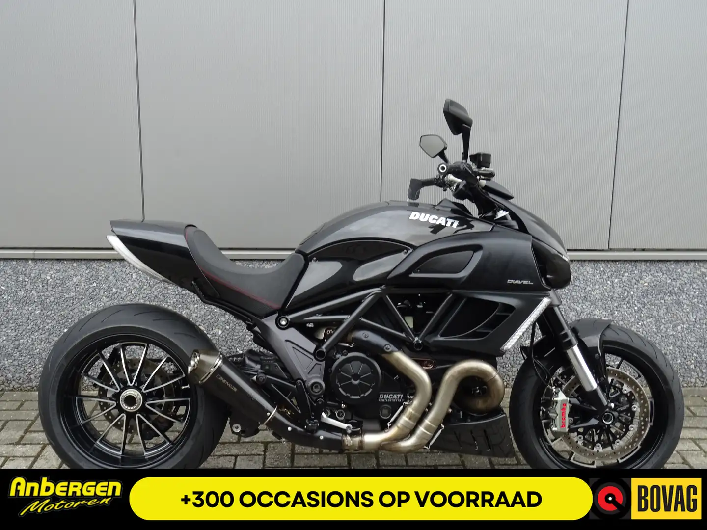 Ducati Diavel Czarny - 1