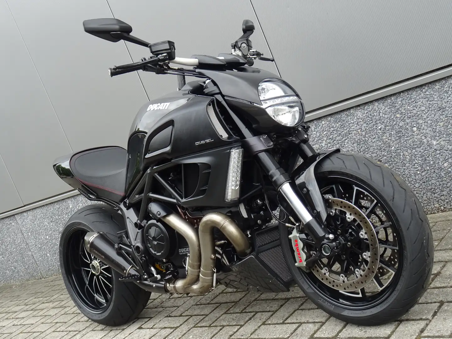 Ducati Diavel Czarny - 2