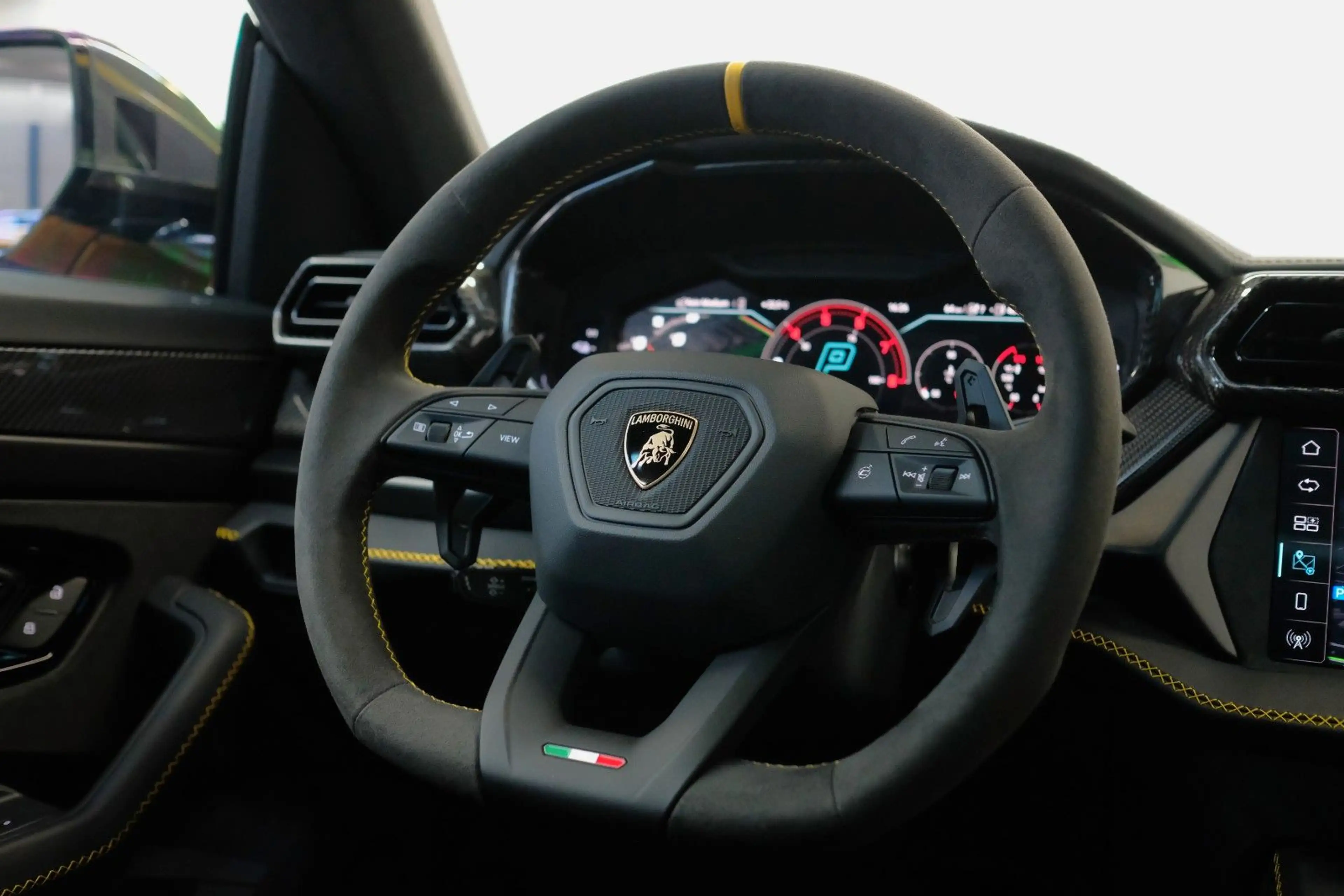 Lamborghini Urus SE/FULL CARBON/B&O/PANO/MASSAGE/BELÜFTUNG — photo 14
