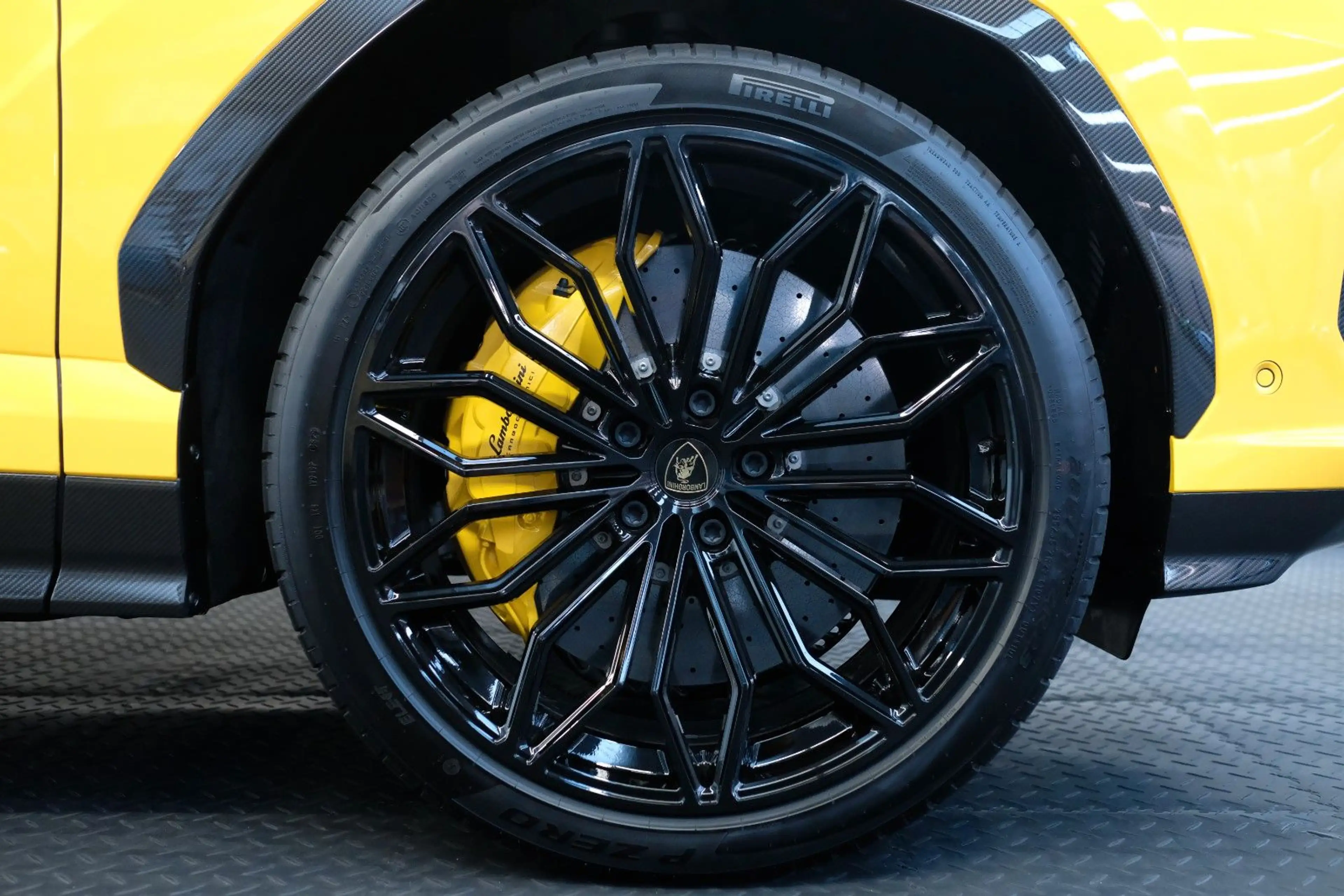 Lamborghini Urus SE/FULL CARBON/B&O/PANO/MASSAGE/BELÜFTUNG — photo 9