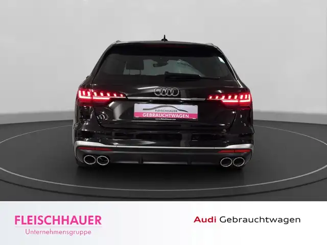 Audi S4 Avant view 6