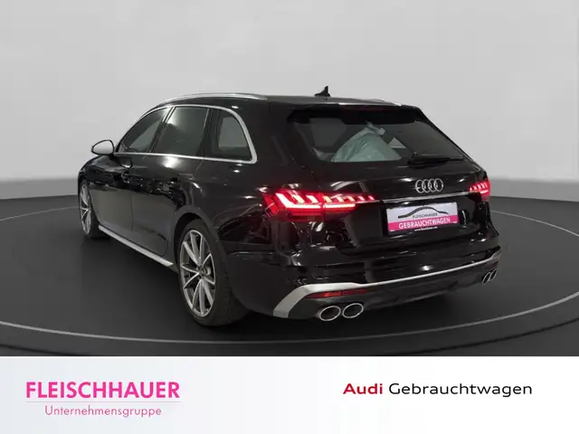 Audi S4 Avant view 5