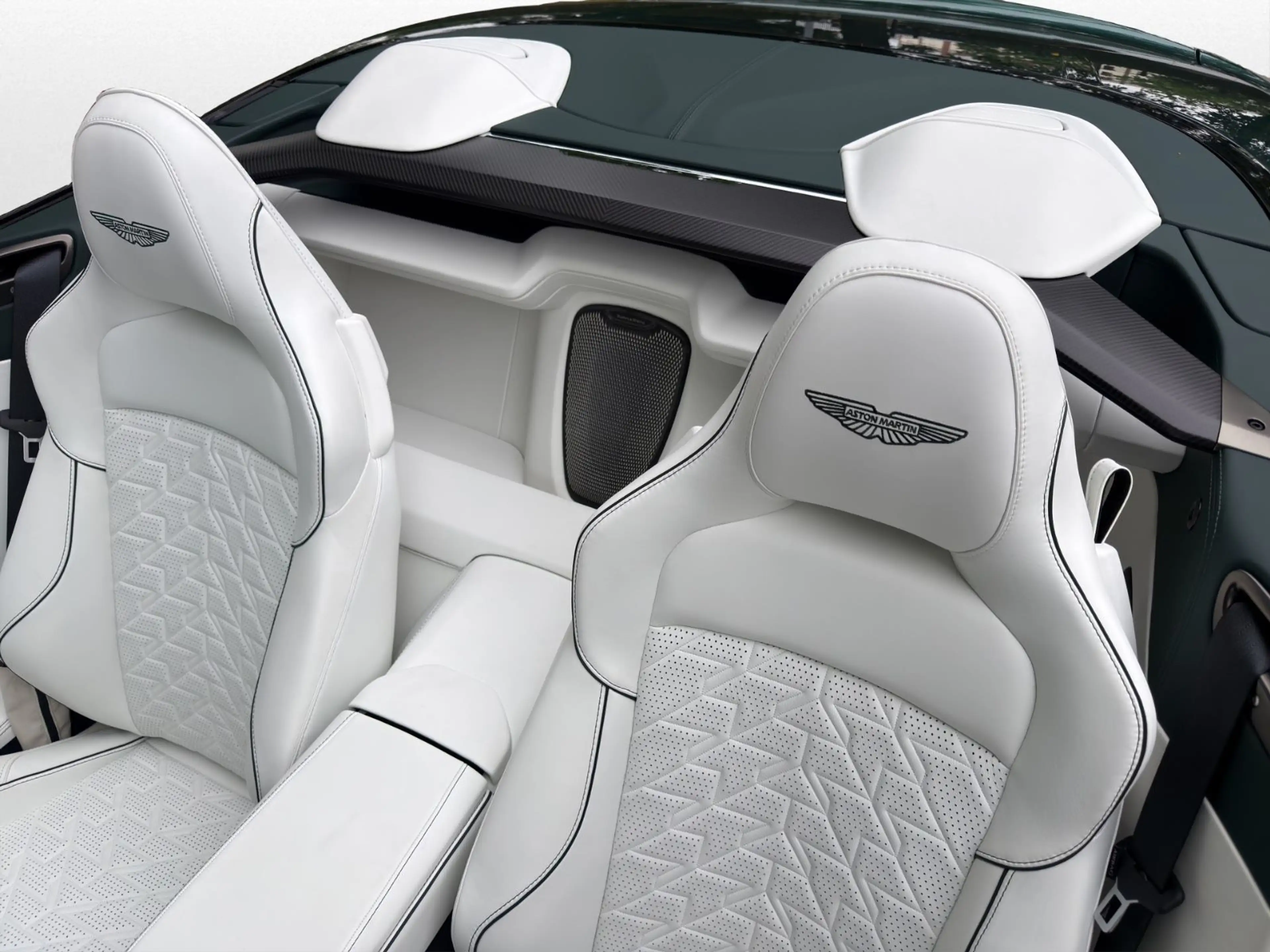 Aston Martin Vanquish Volante — photo 15