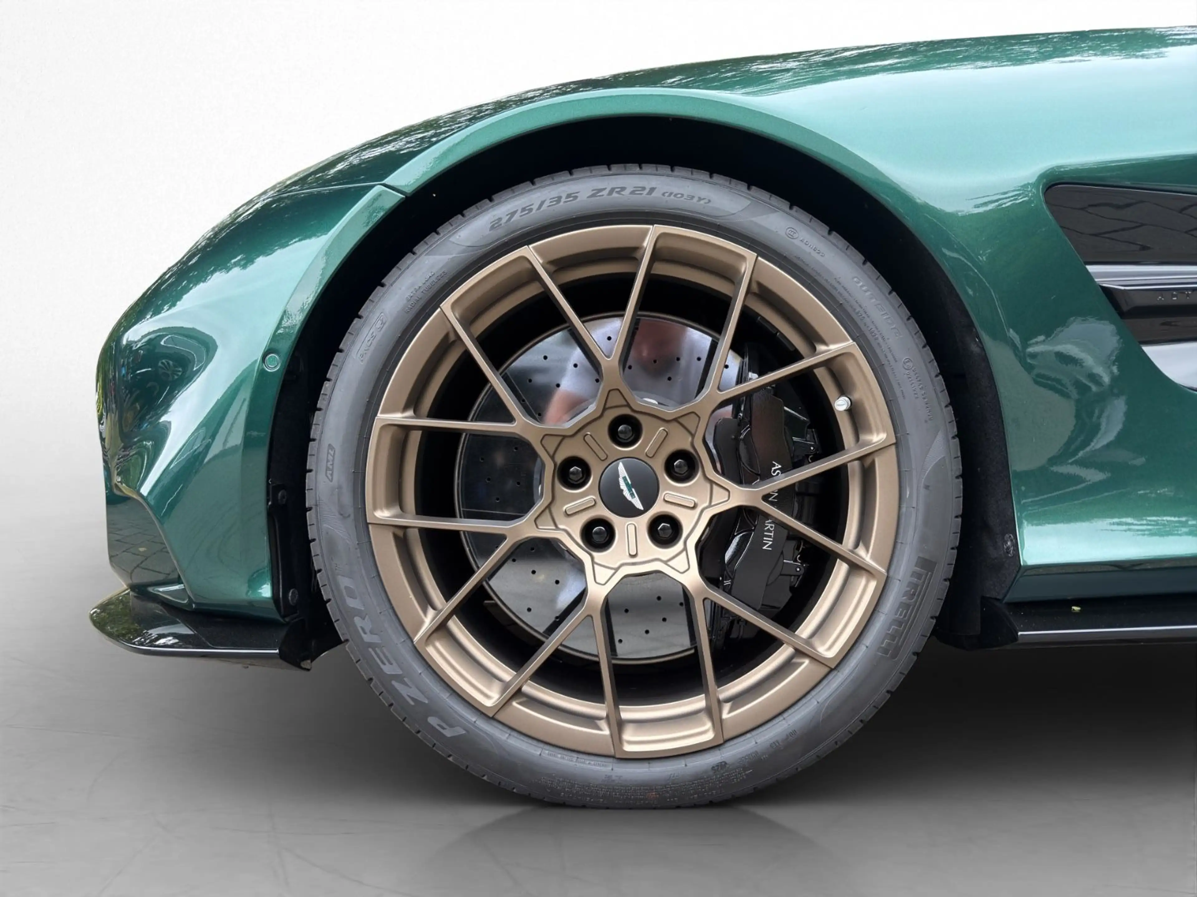 Aston Martin Vanquish Volante — photo 10