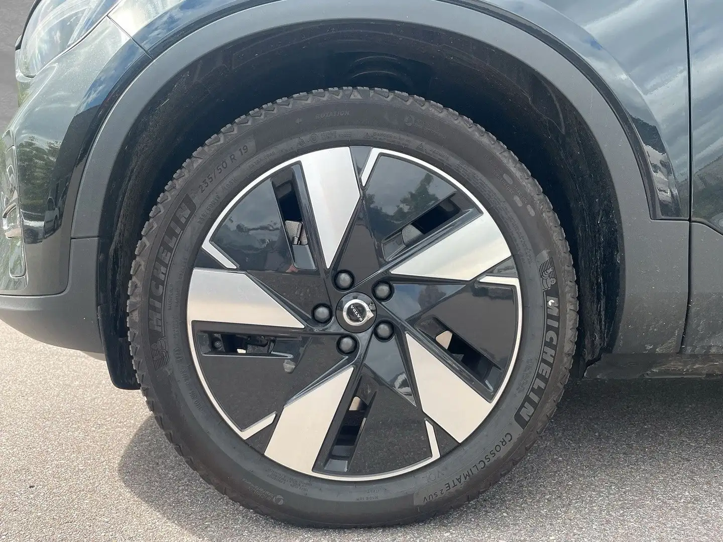 Volvo C40 Recharge Twin Motor AWD Plus ACC BLIS Schwarz - 2