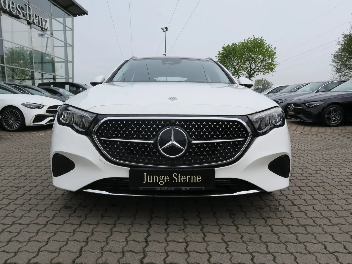 Mercedes-Benz E 200 Avantgarde Advanced Panorama-Dach 19Zoll Weiß - 2