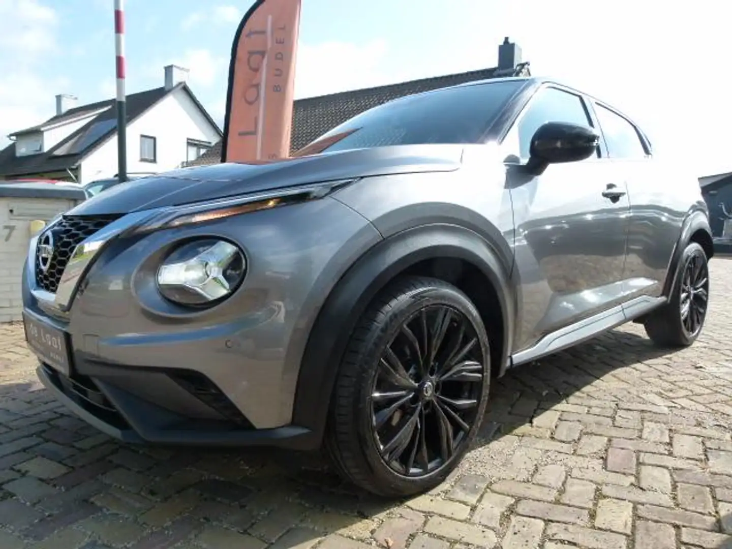 Nissan Juke 1.0 DIG-T Enigma, CARPLAY/LMV 19"/KEYLESS ENTREE Gris - 1